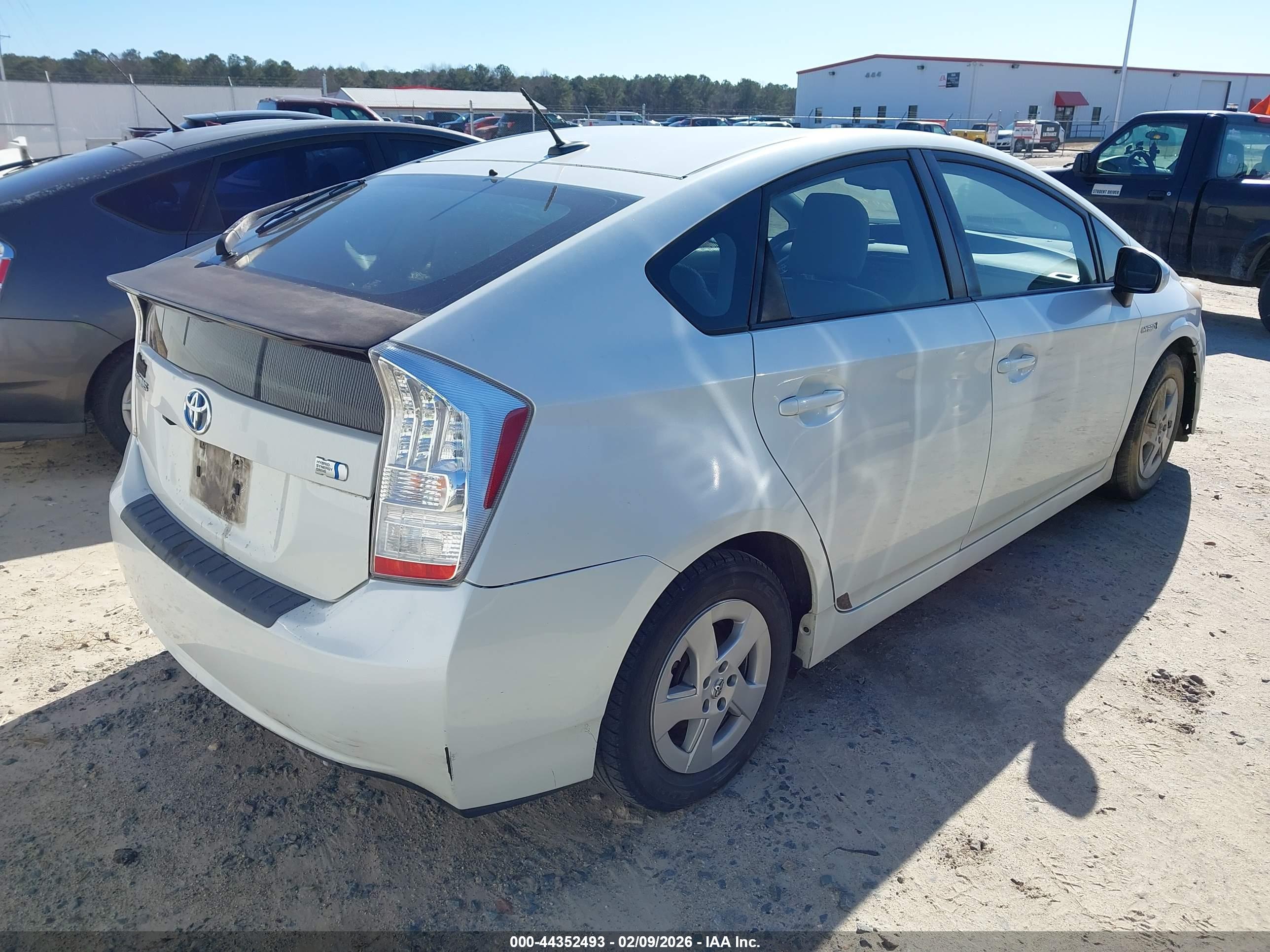 TOYOTA PRIUS image 4