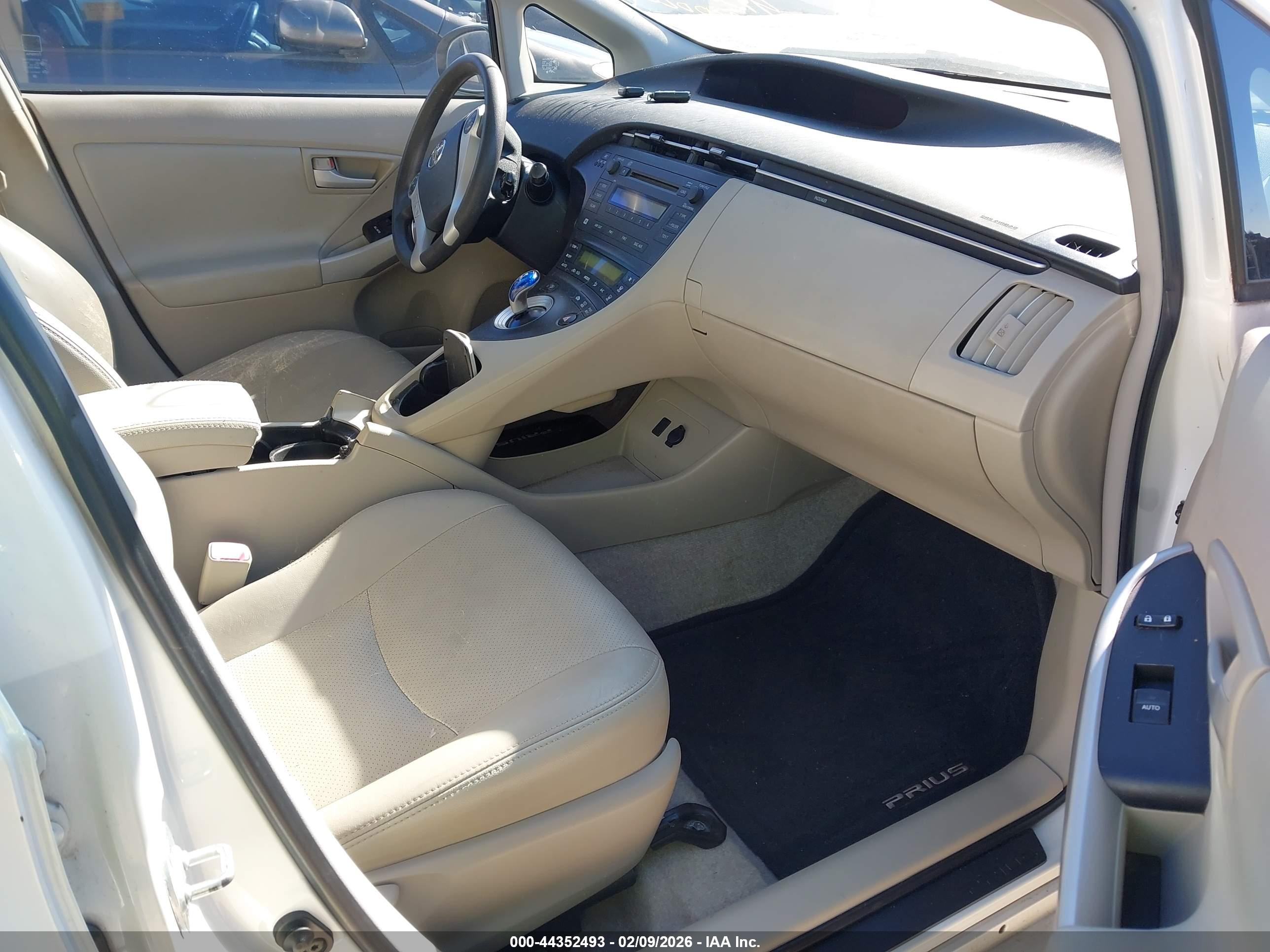 TOYOTA PRIUS image 5