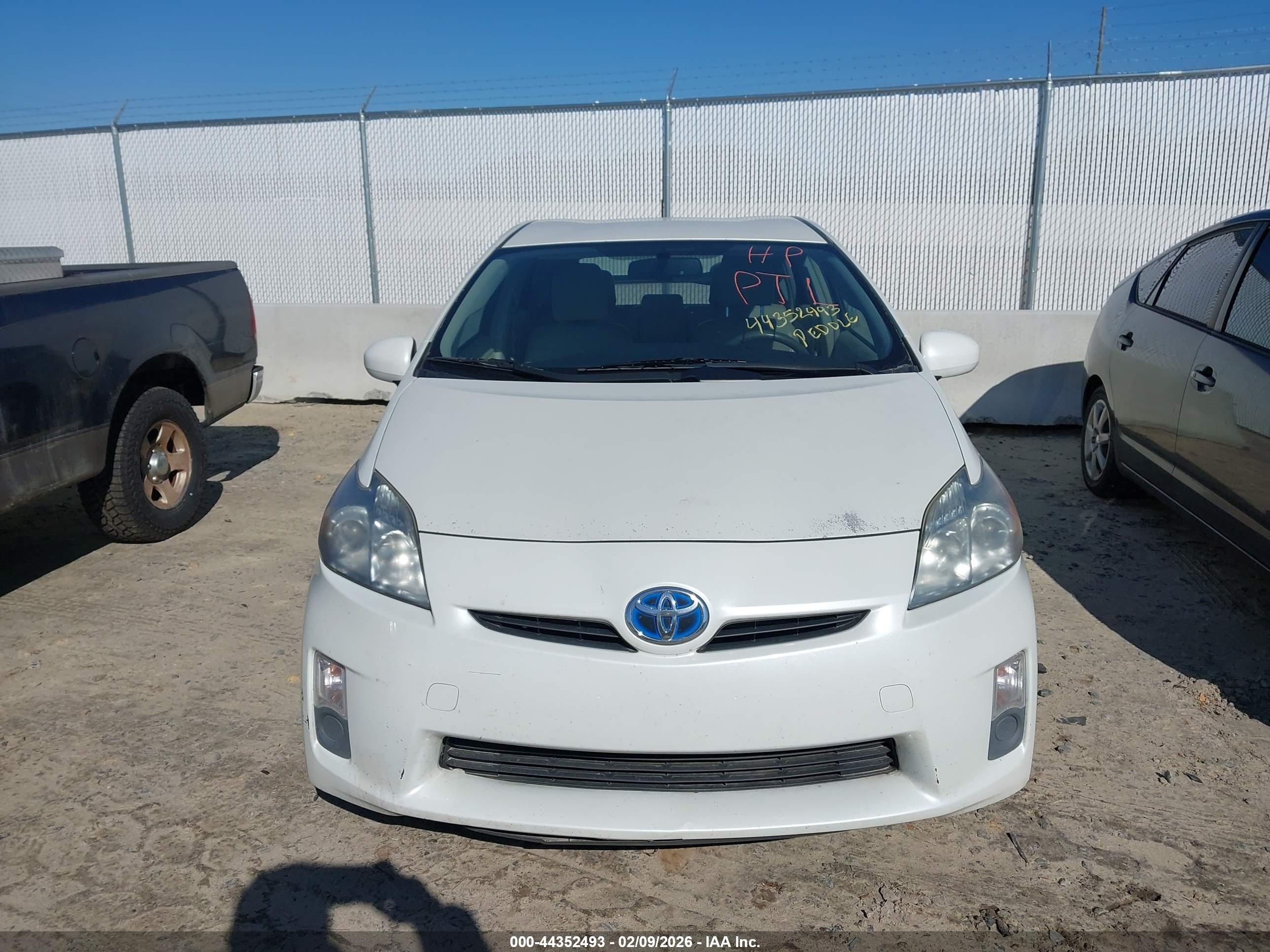 TOYOTA PRIUS image 6