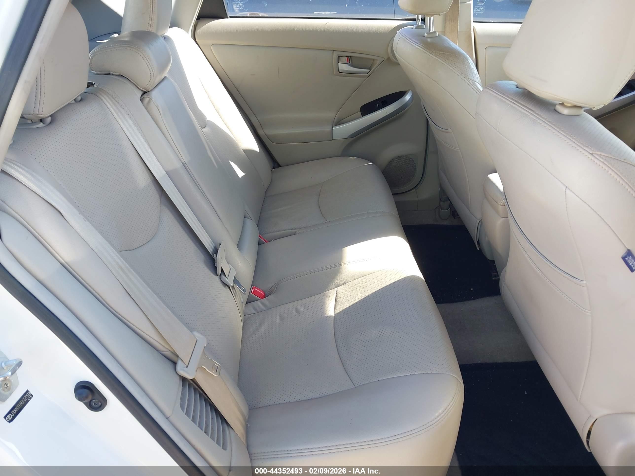 TOYOTA PRIUS image 8