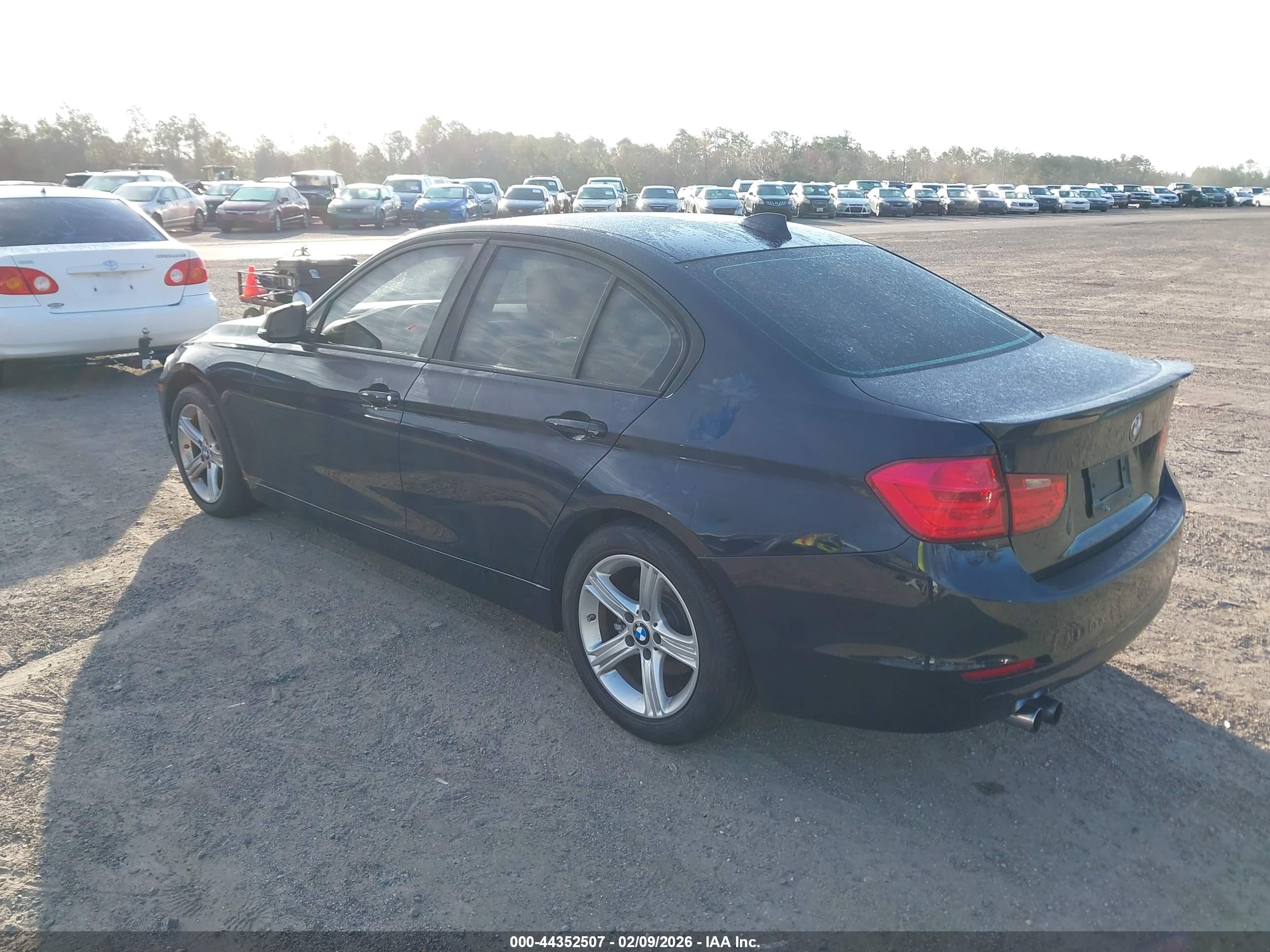 BMW 328I image 3