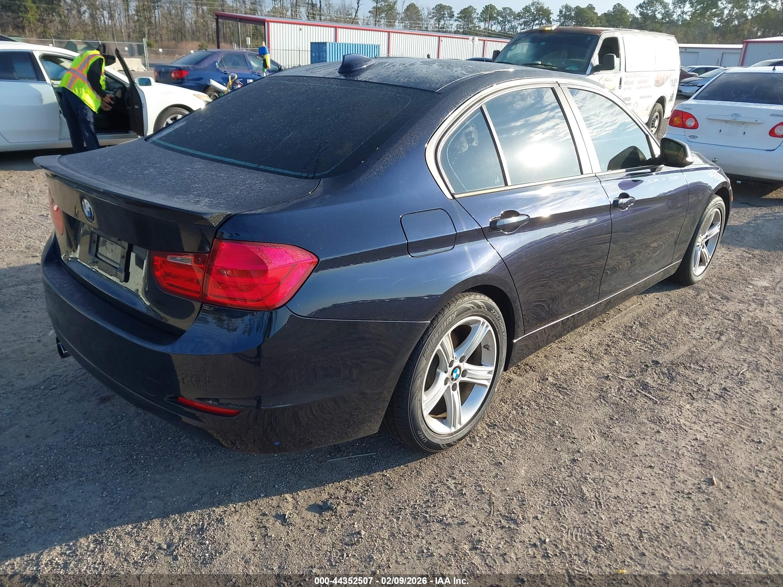 BMW 328I image 4