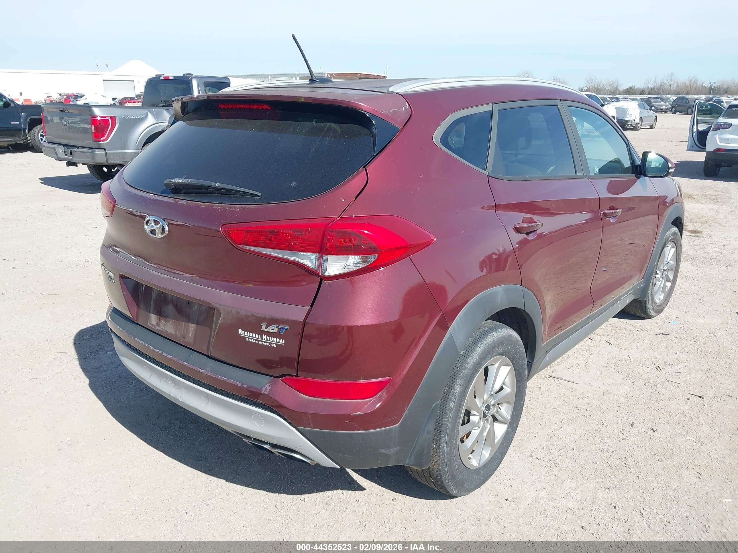 HYUNDAI TUCSON image 4