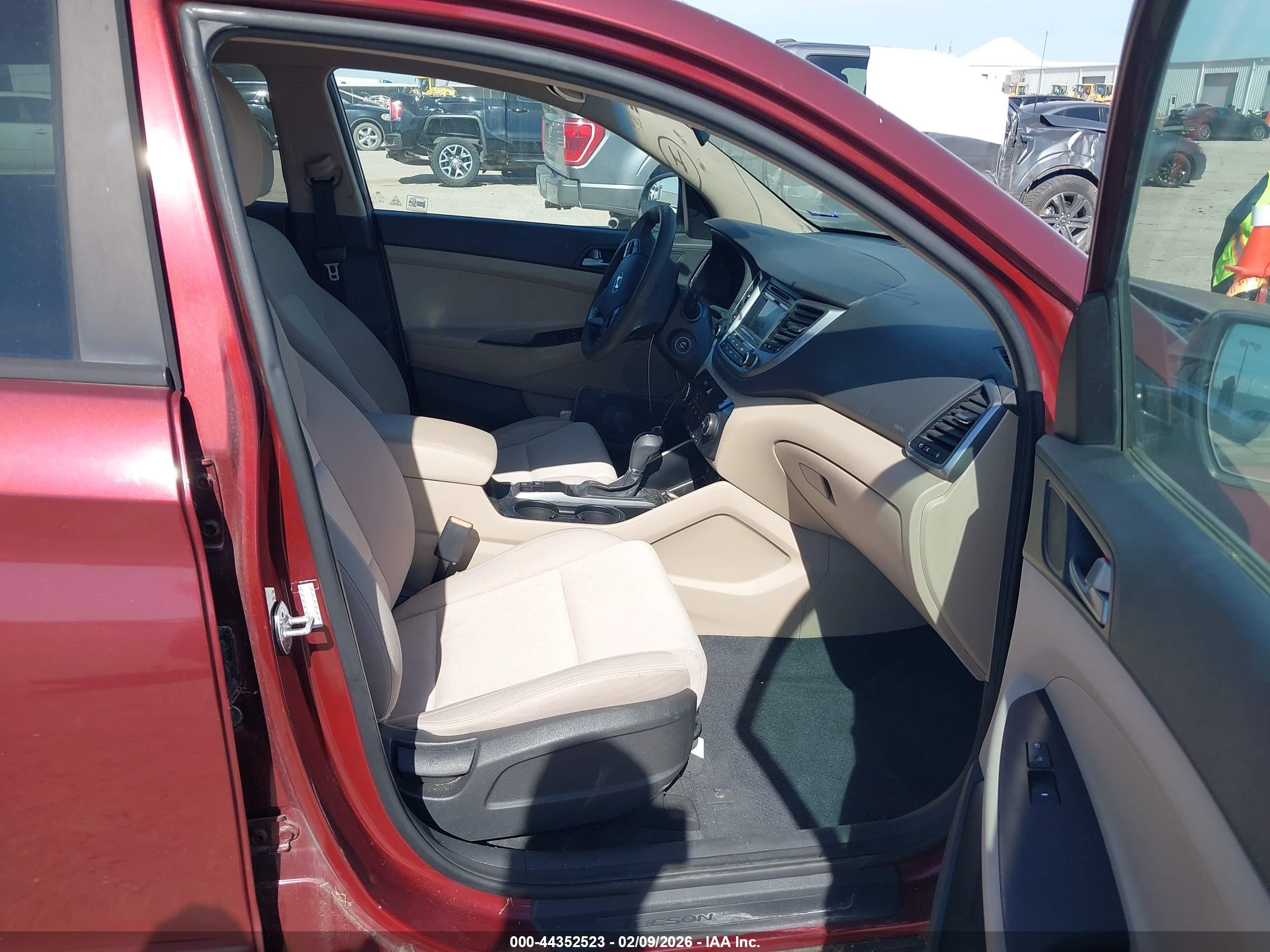 HYUNDAI TUCSON image 5