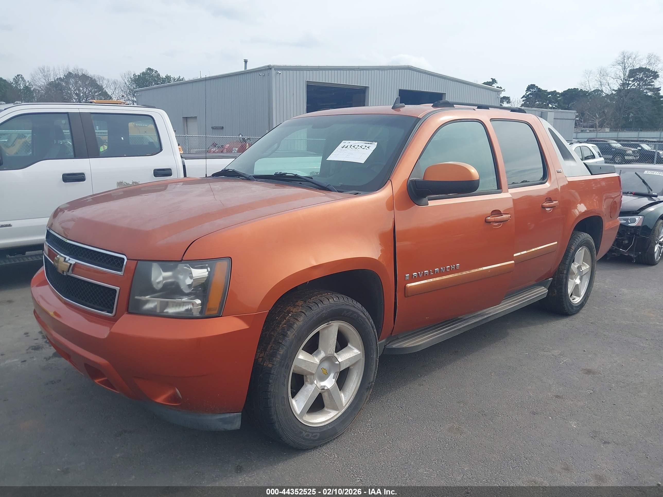 CHEVROLET AVALANCHE image 2