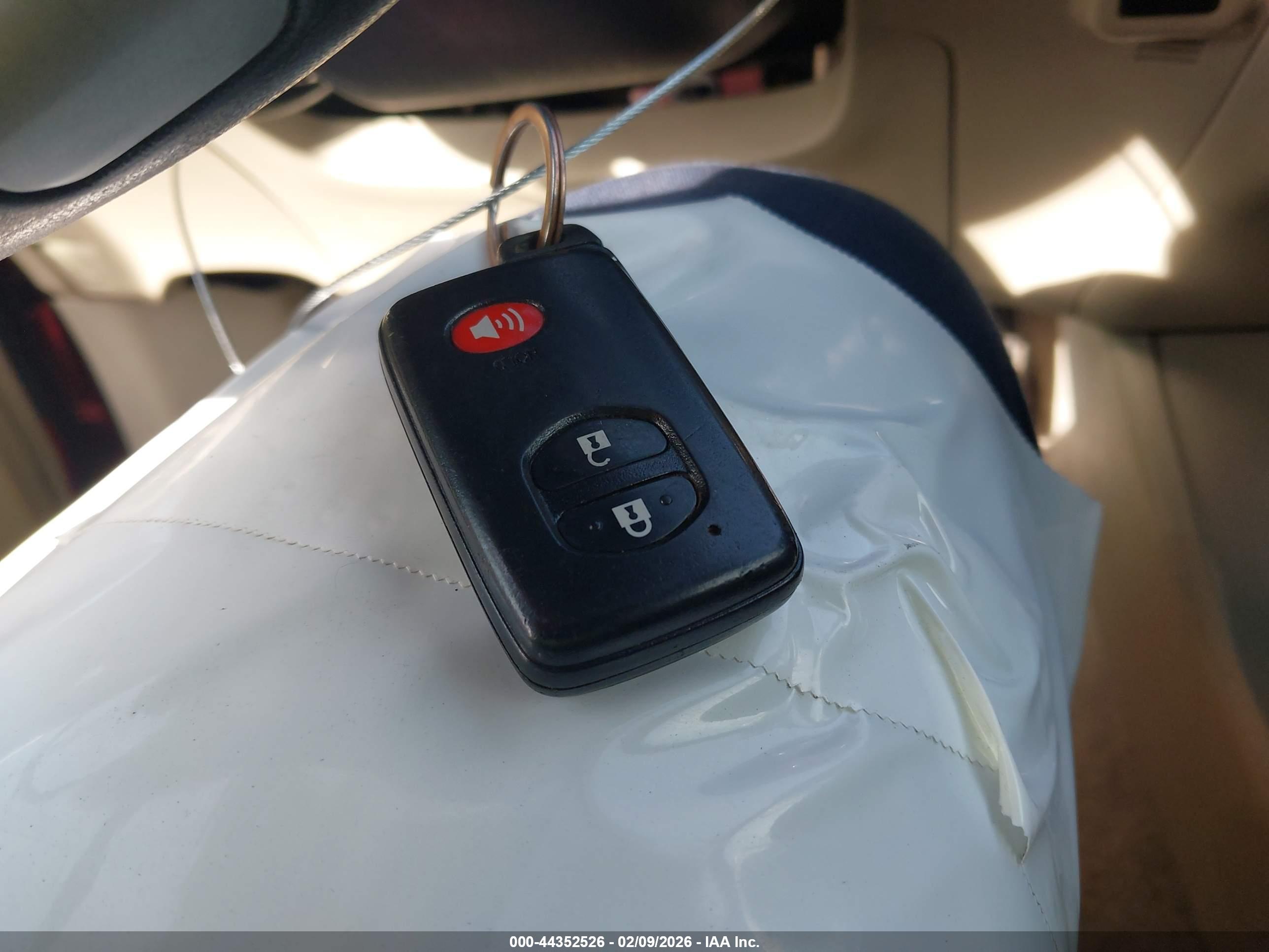 TOYOTA PRIUS image 11