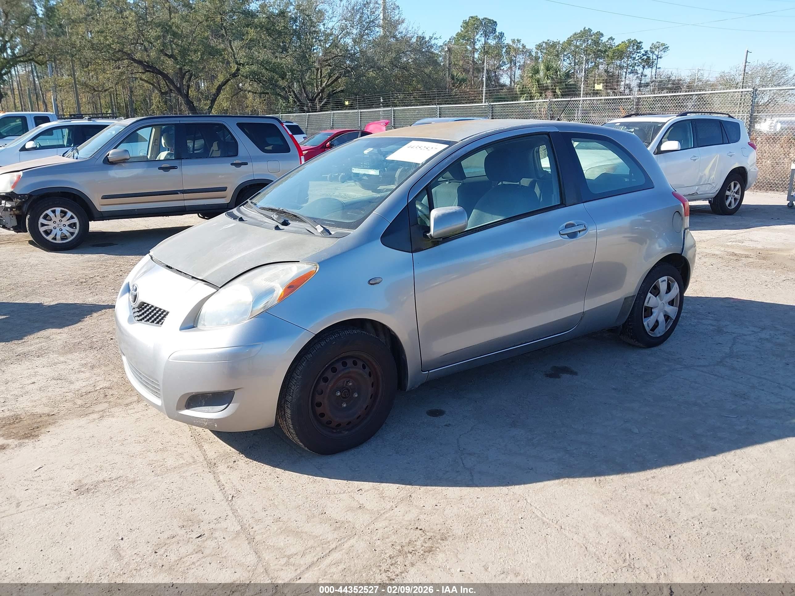 TOYOTA YARIS image 2