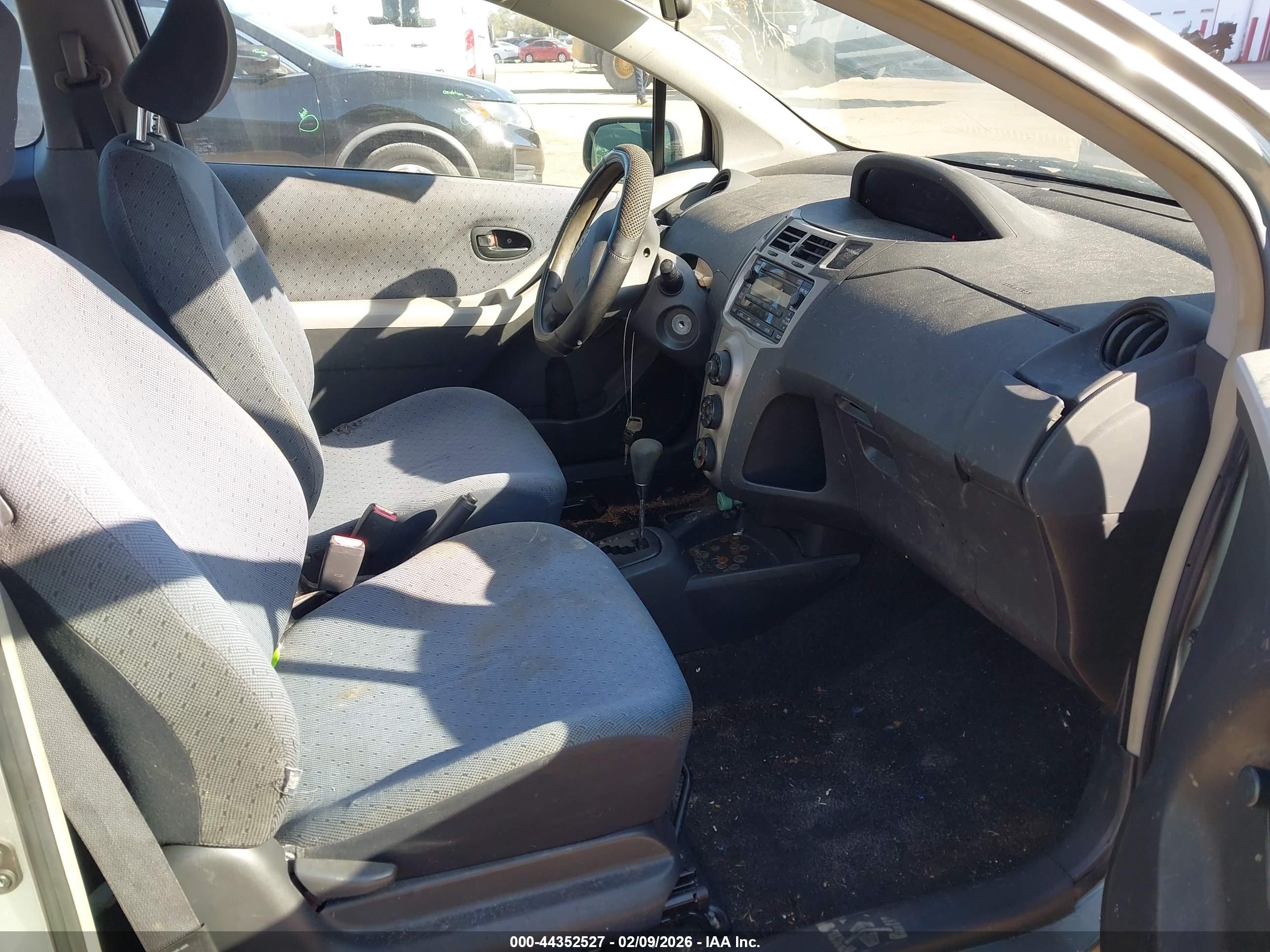 TOYOTA YARIS image 5