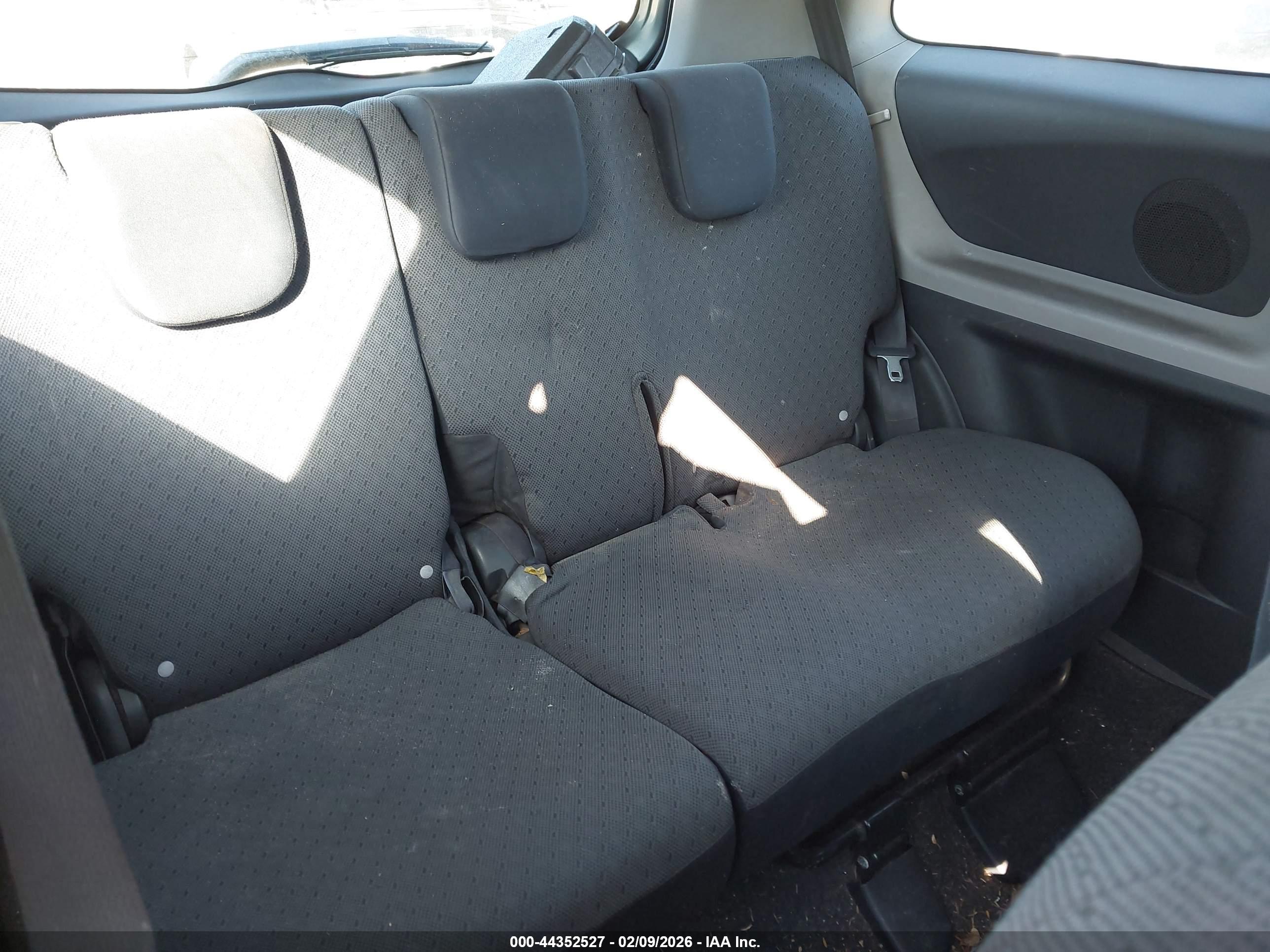 TOYOTA YARIS image 8