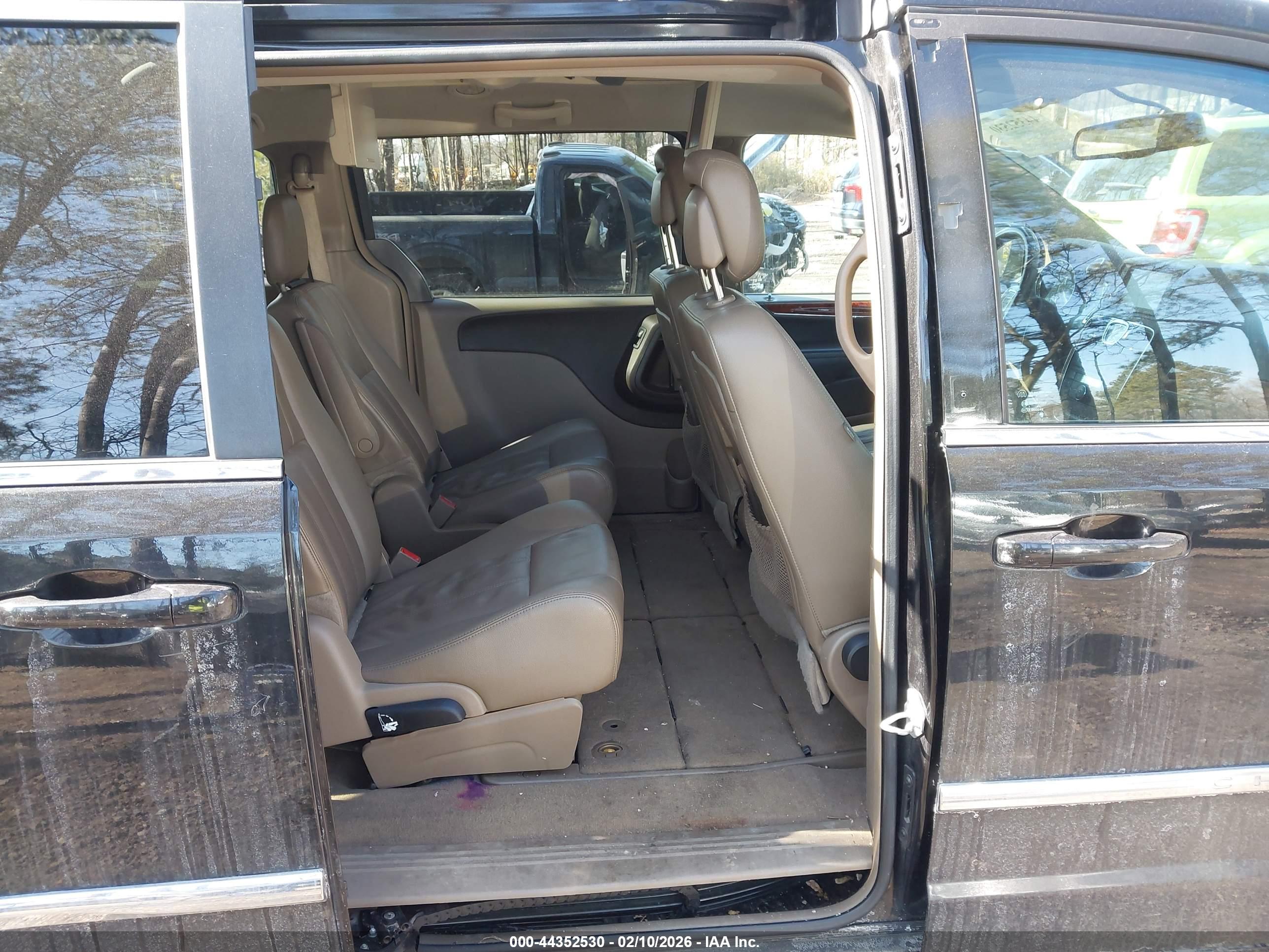 CHRYSLER TOWN image 8