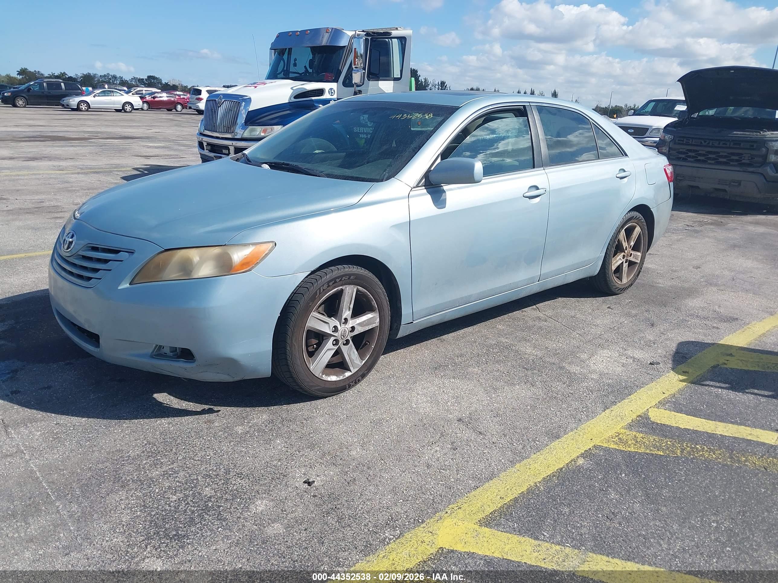 TOYOTA CAMRY image 2