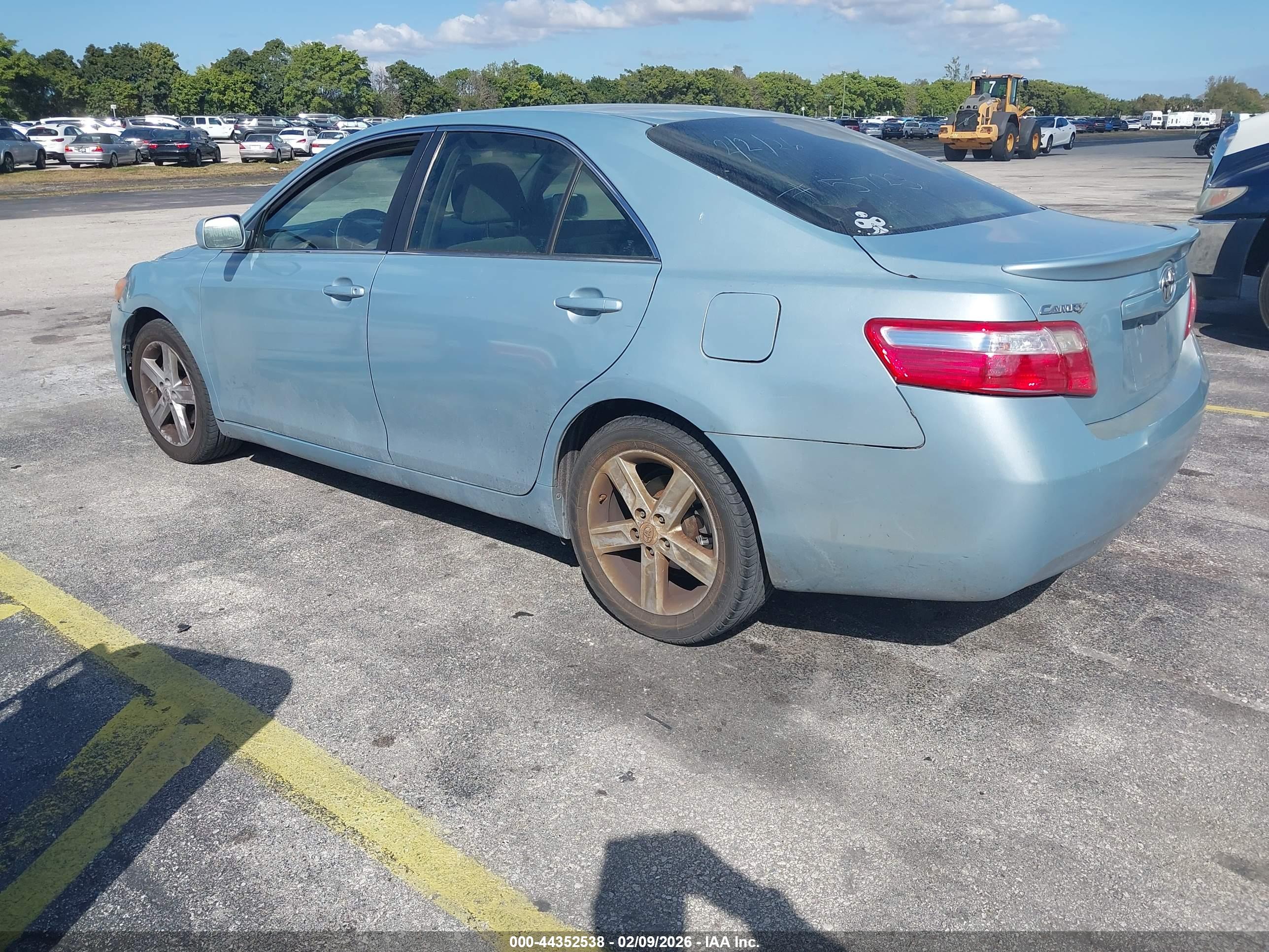 TOYOTA CAMRY image 3