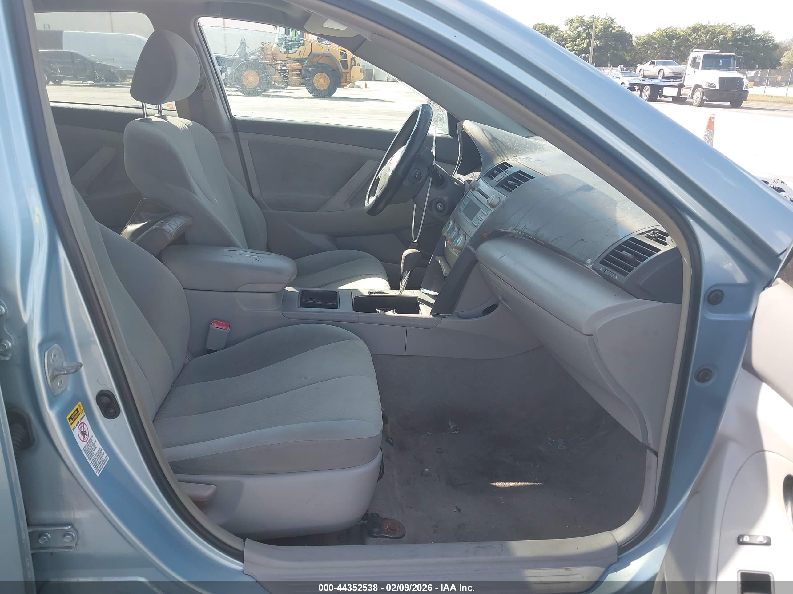 TOYOTA CAMRY image 5