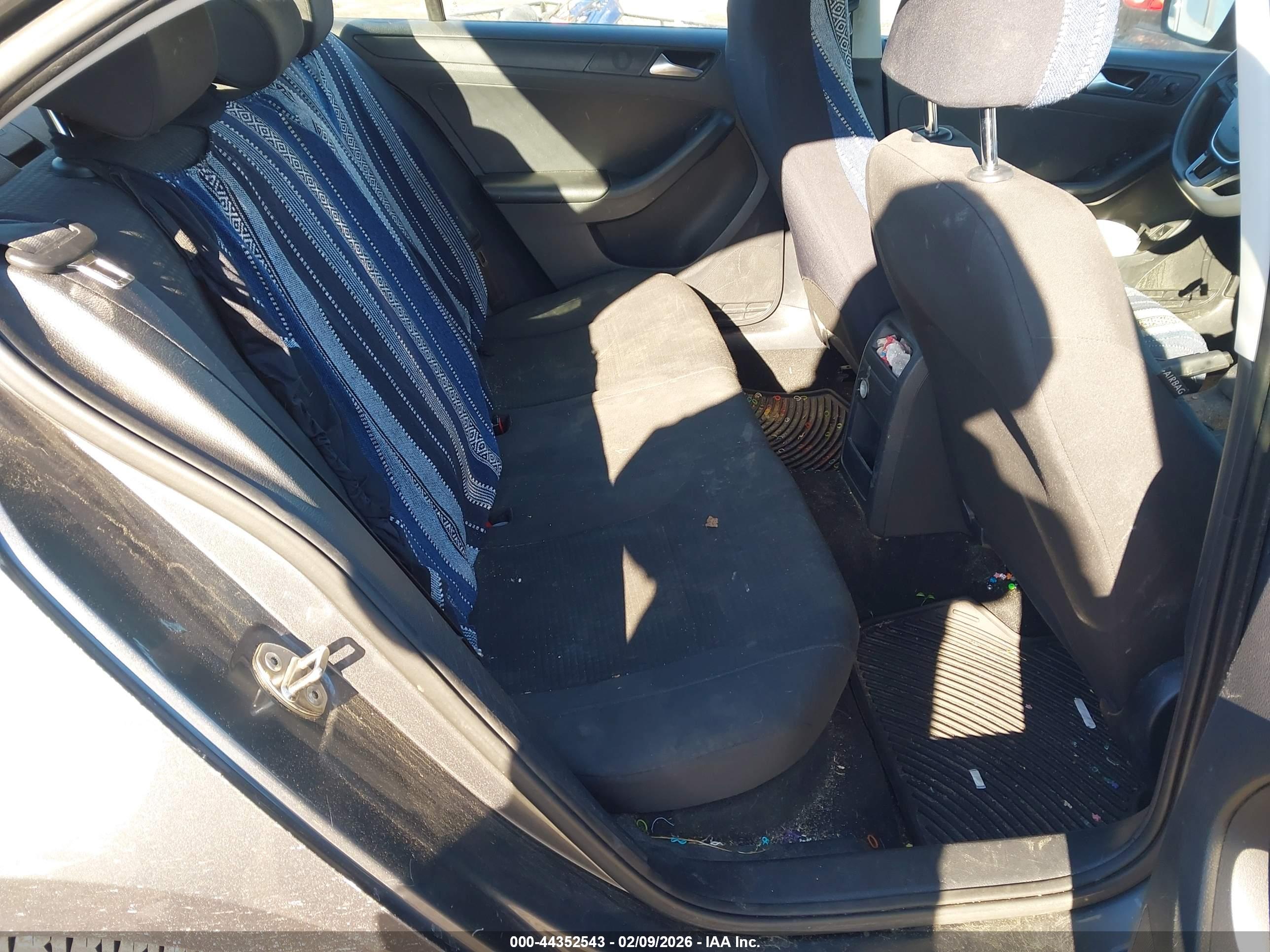 VOLKSWAGEN JETTA image 8