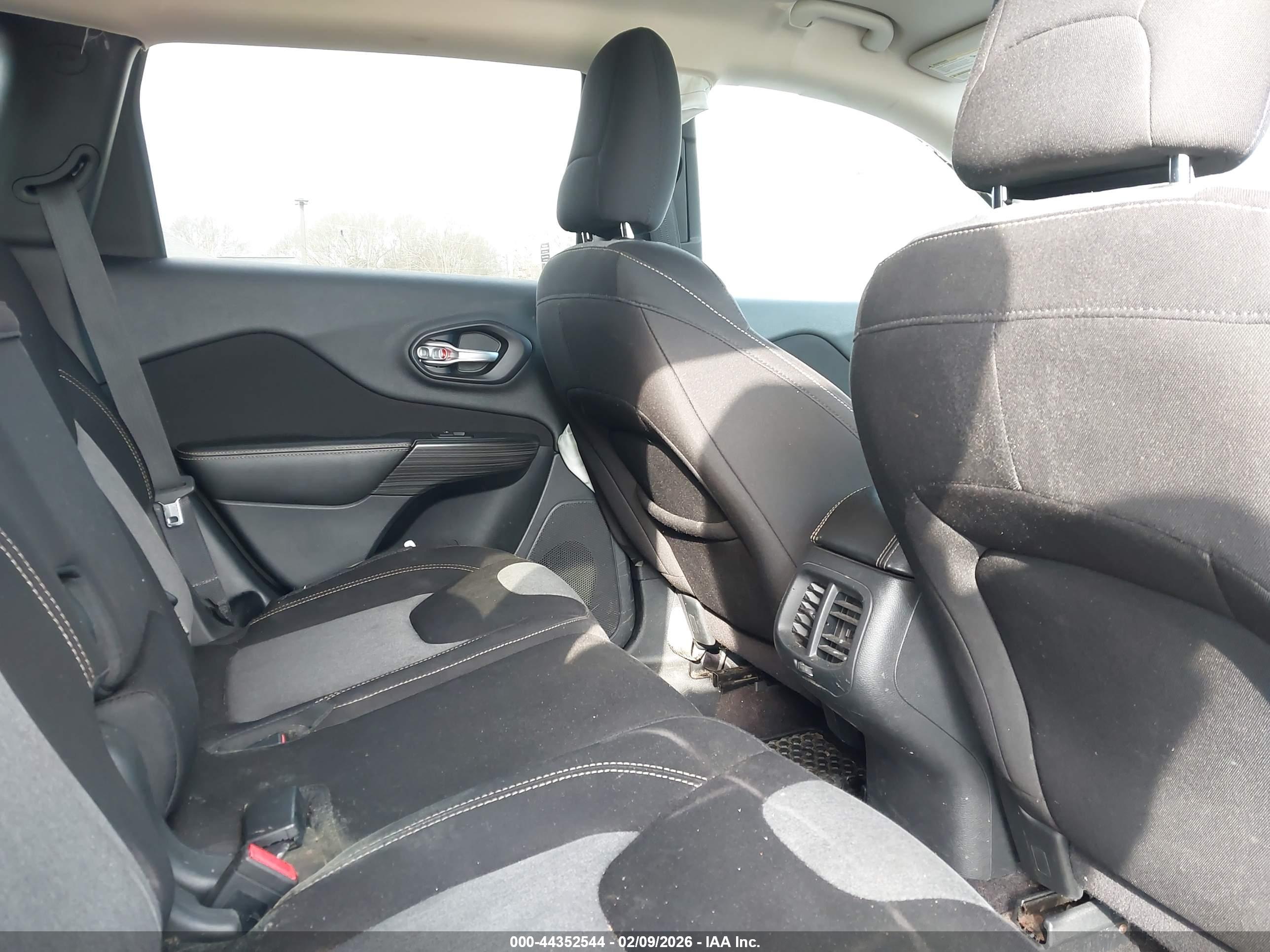 JEEP CHEROKEE image 8