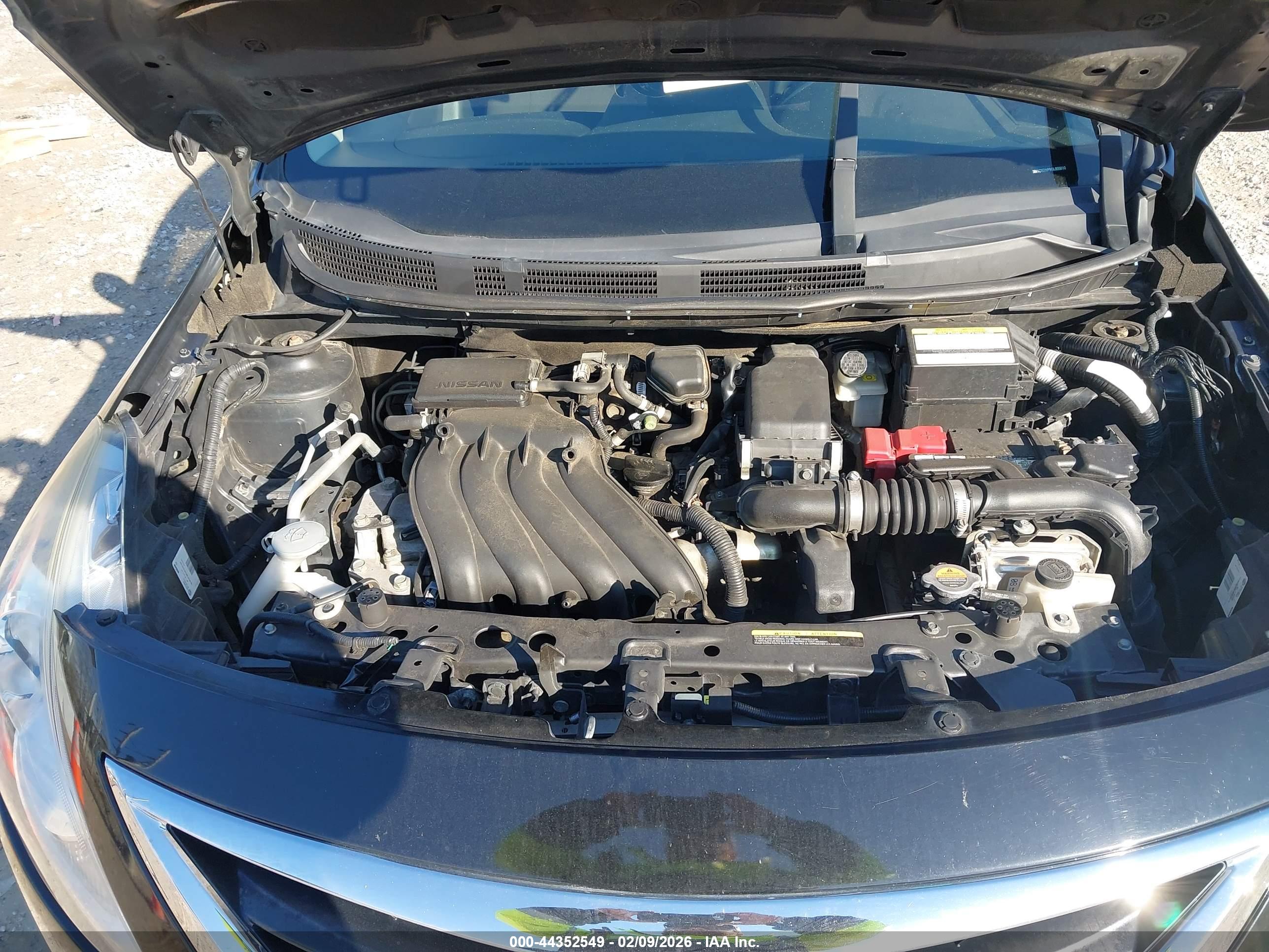 NISSAN VERSA image 10