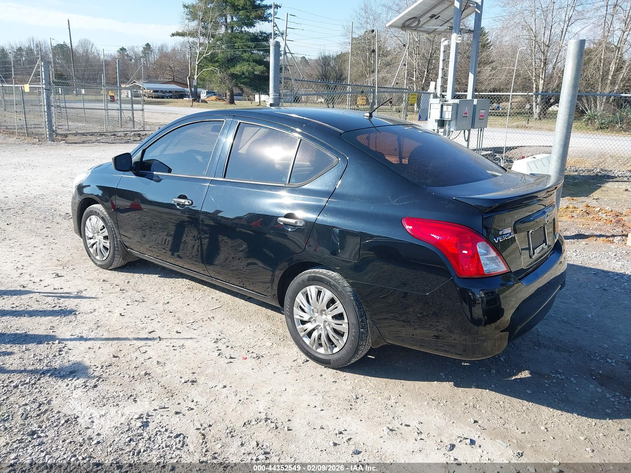 NISSAN VERSA image 3