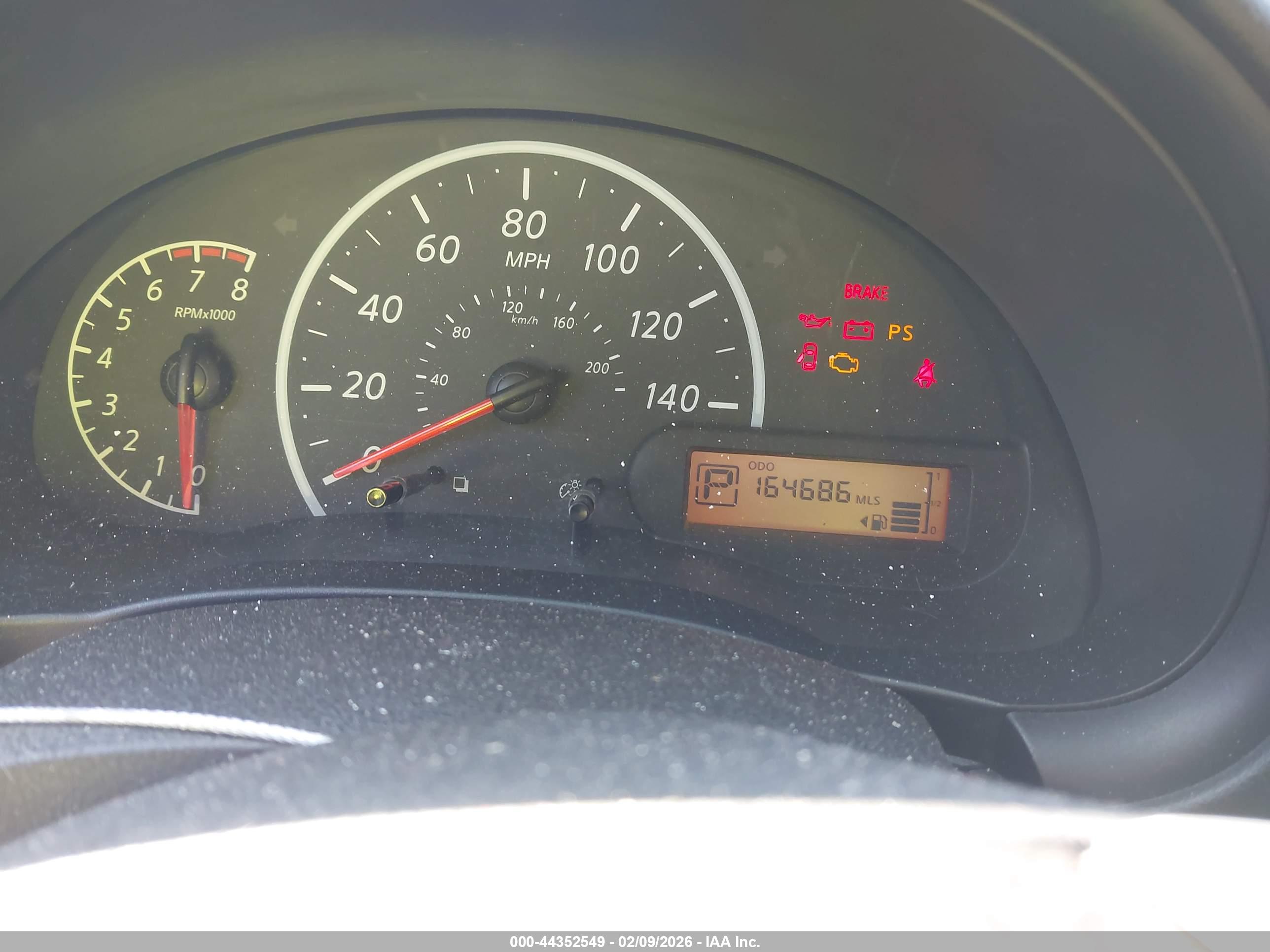 NISSAN VERSA image 7