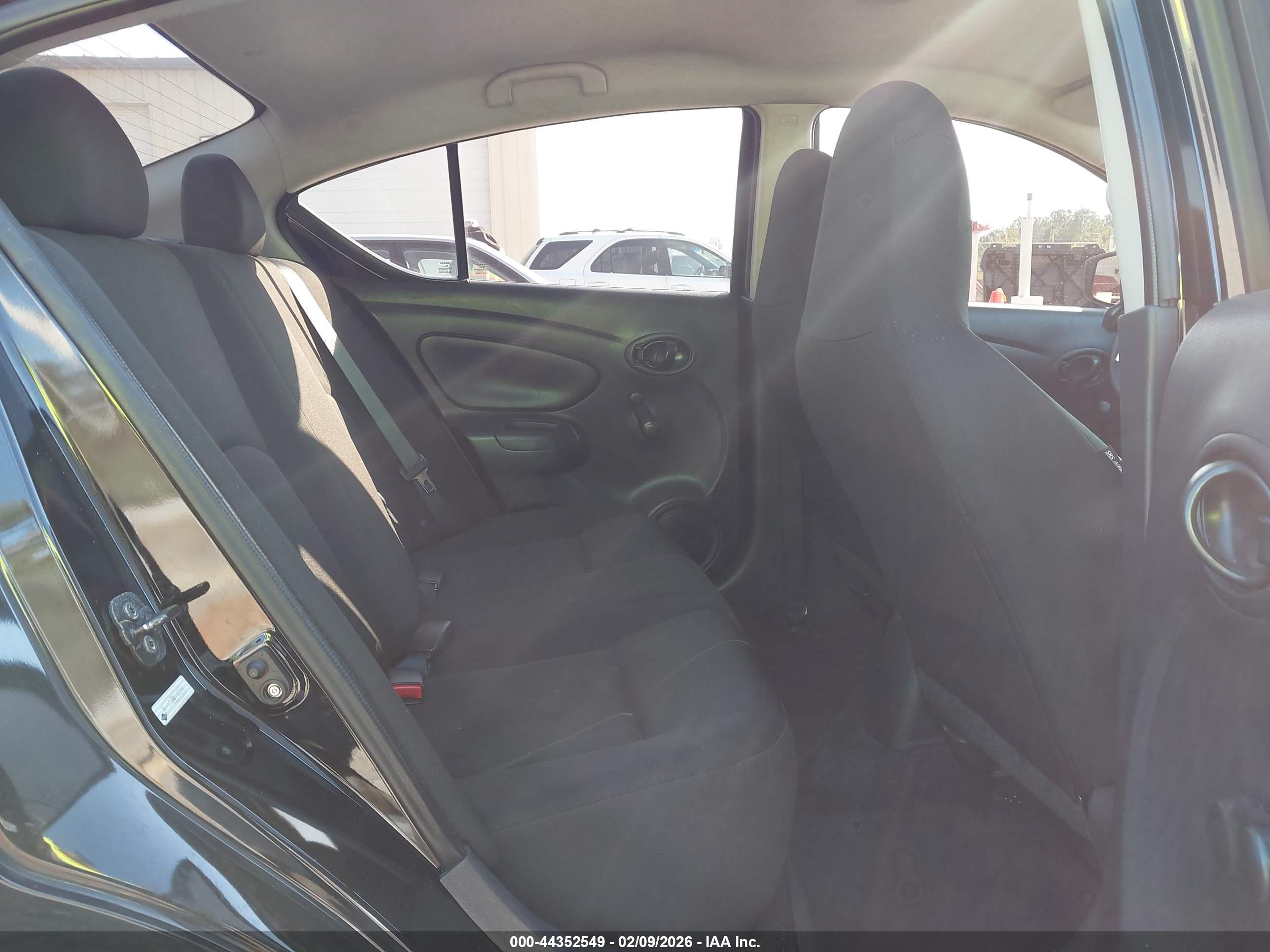 NISSAN VERSA image 8