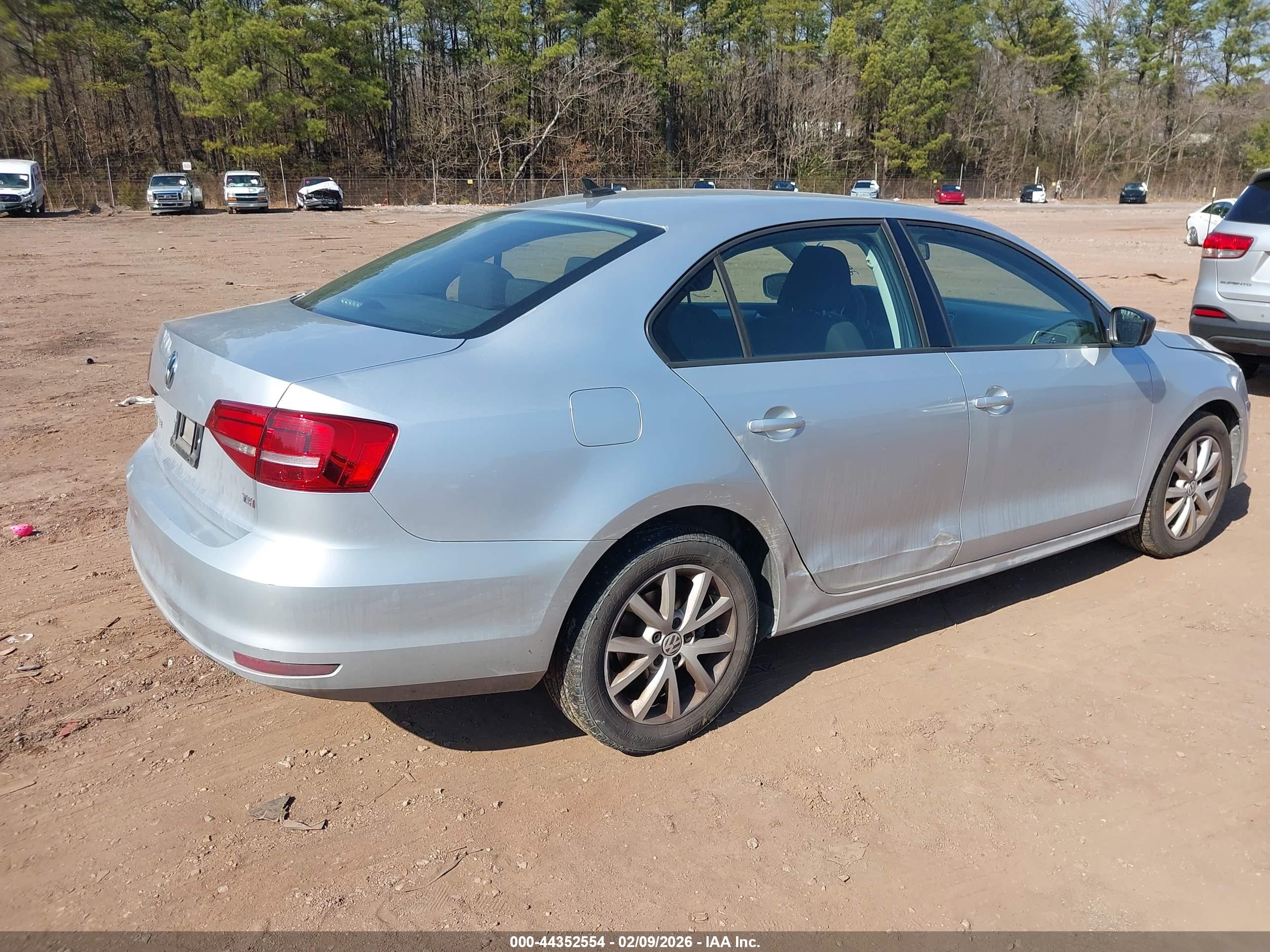 VOLKSWAGEN JETTA image 4