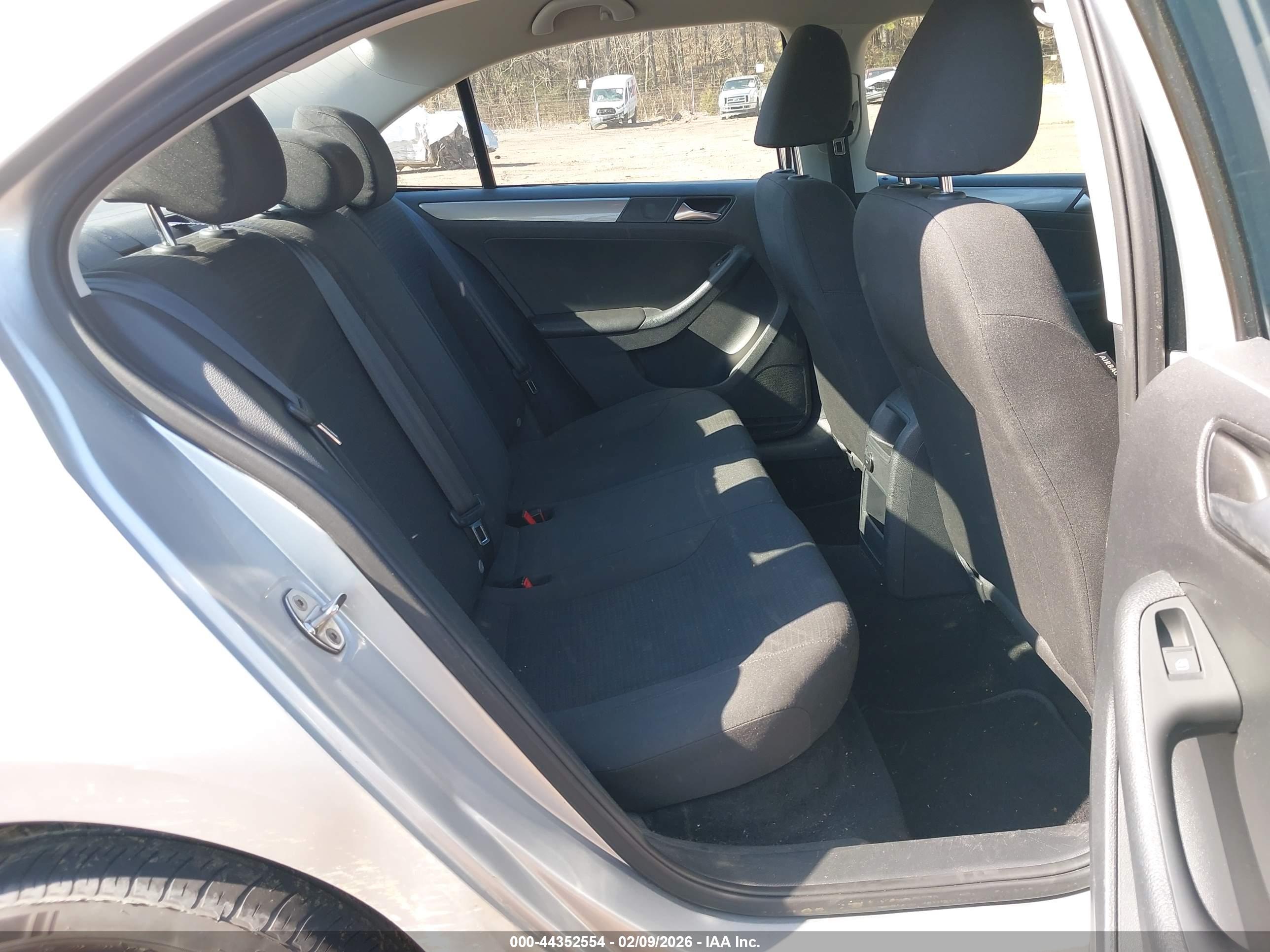 VOLKSWAGEN JETTA image 8
