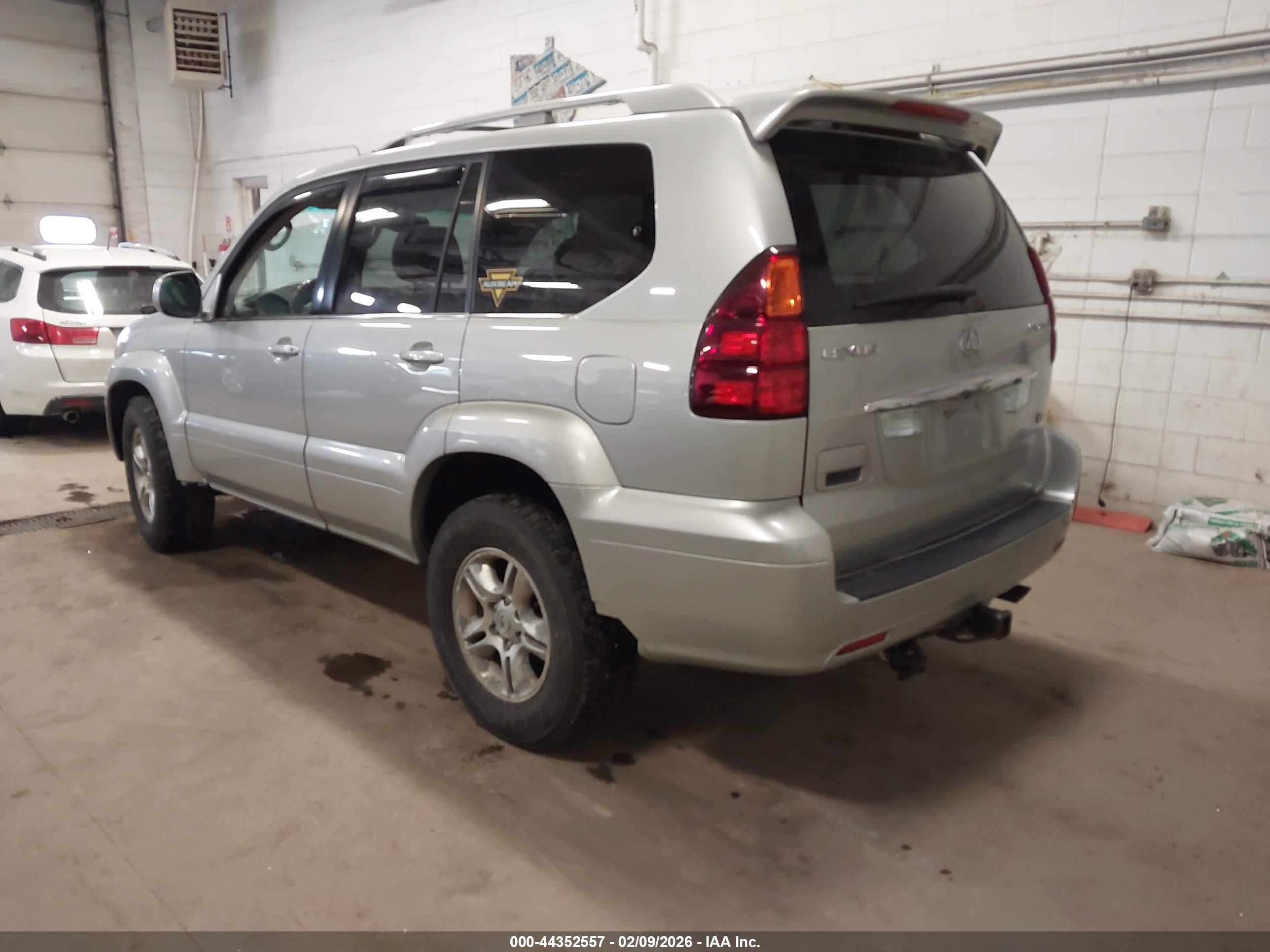 LEXUS GX image 3