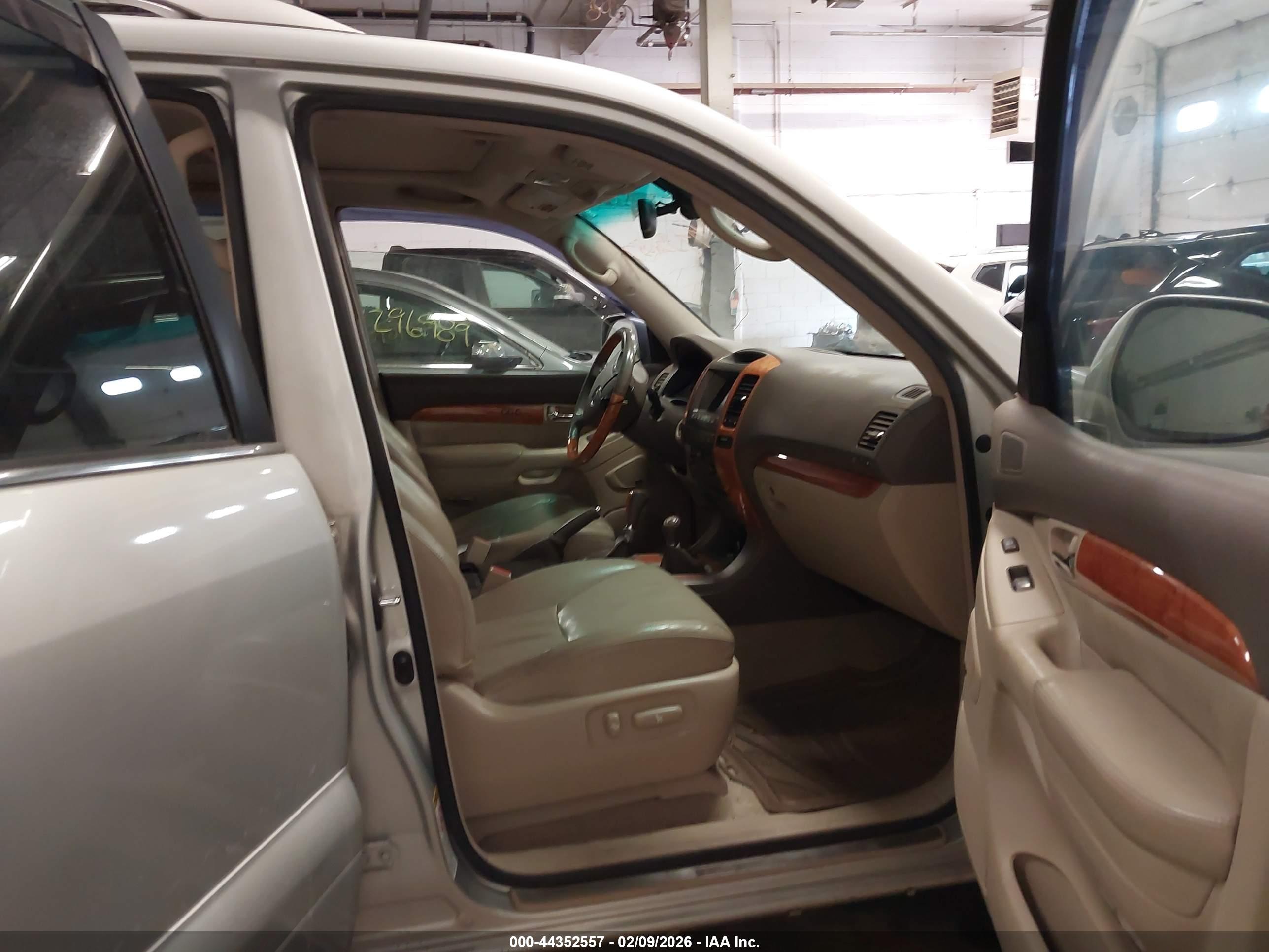 LEXUS GX image 5