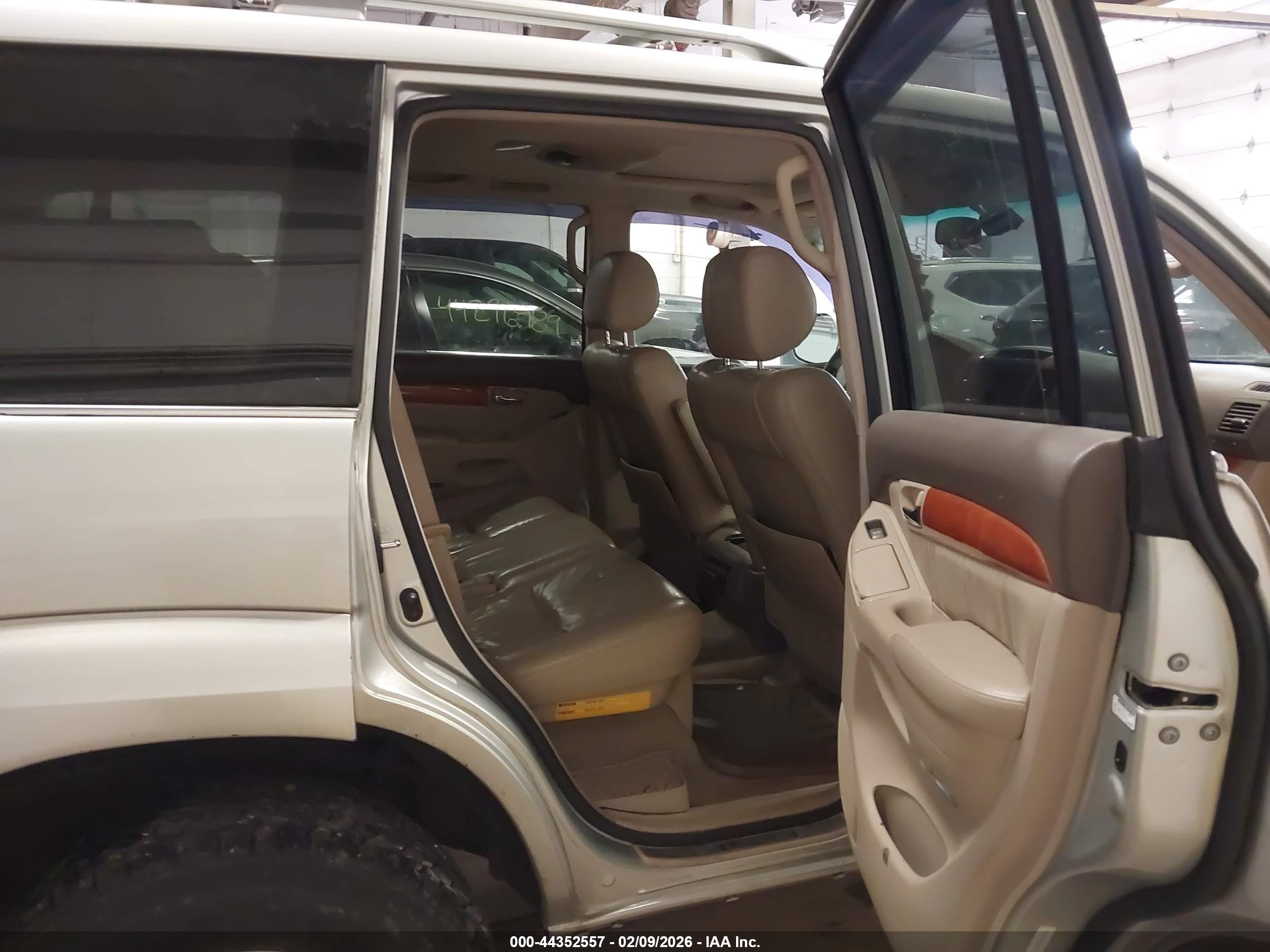 LEXUS GX image 8
