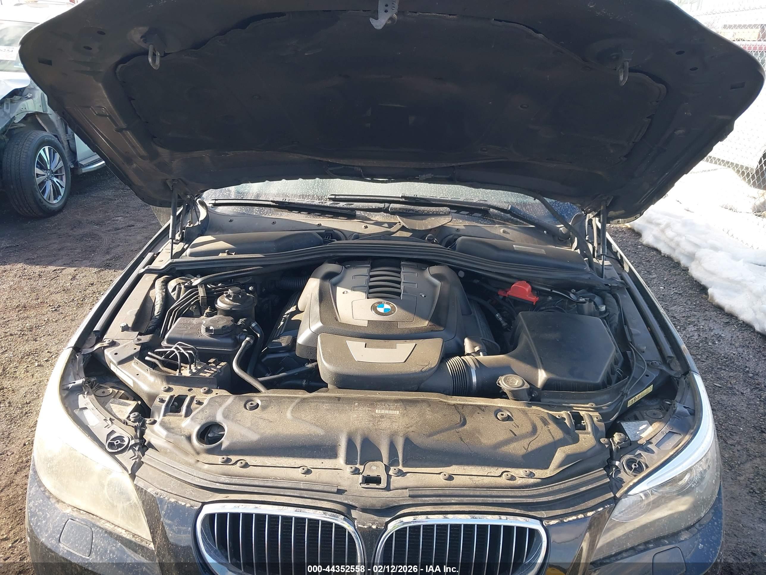 BMW 550I image 10