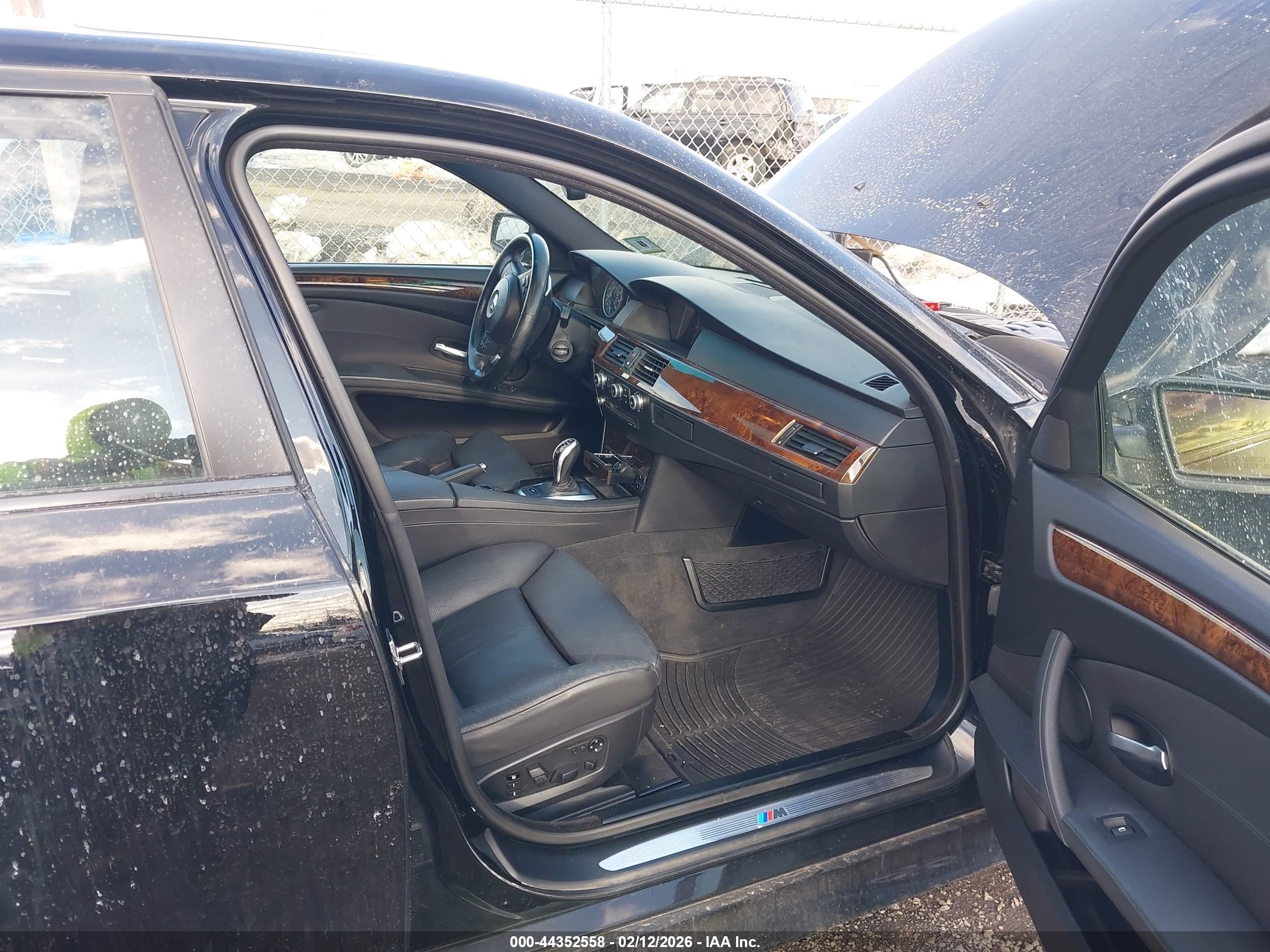 BMW 550I image 5