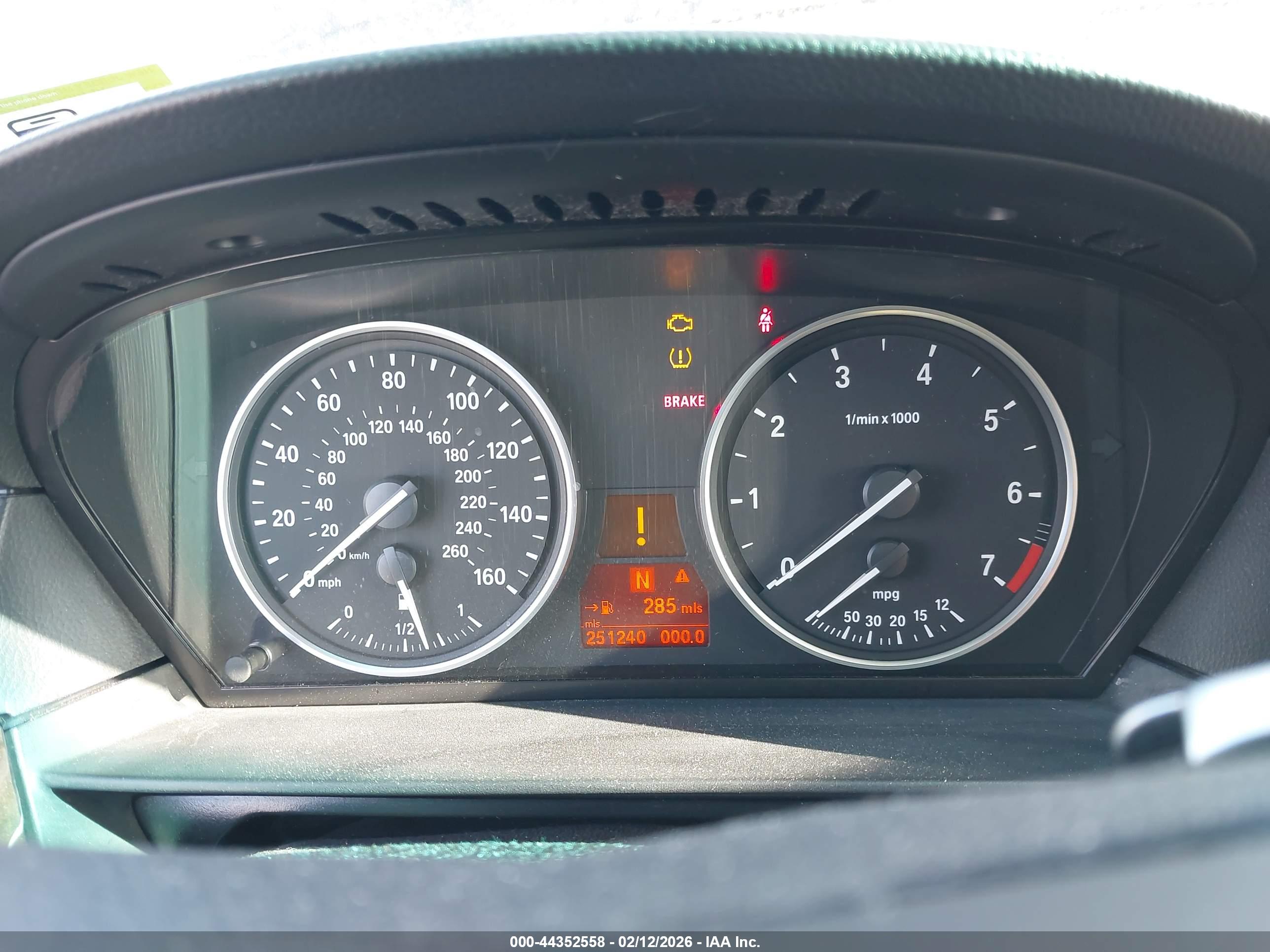 BMW 550I image 7
