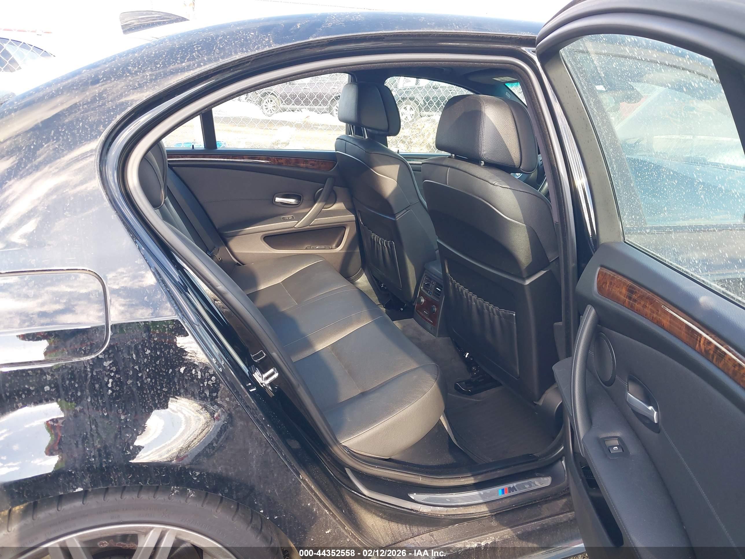 BMW 550I image 8