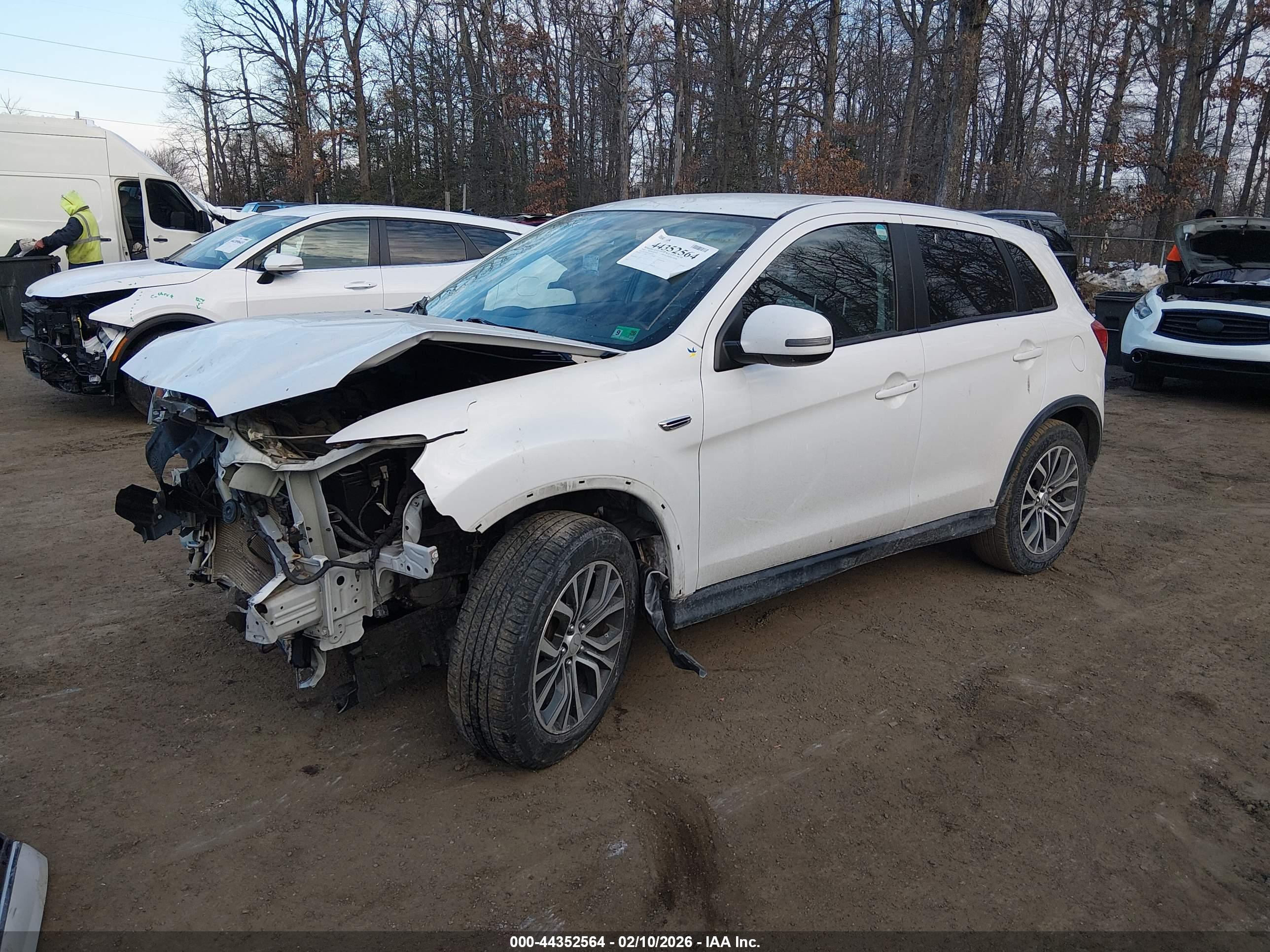 MITSUBISHI OUTLANDER image 2