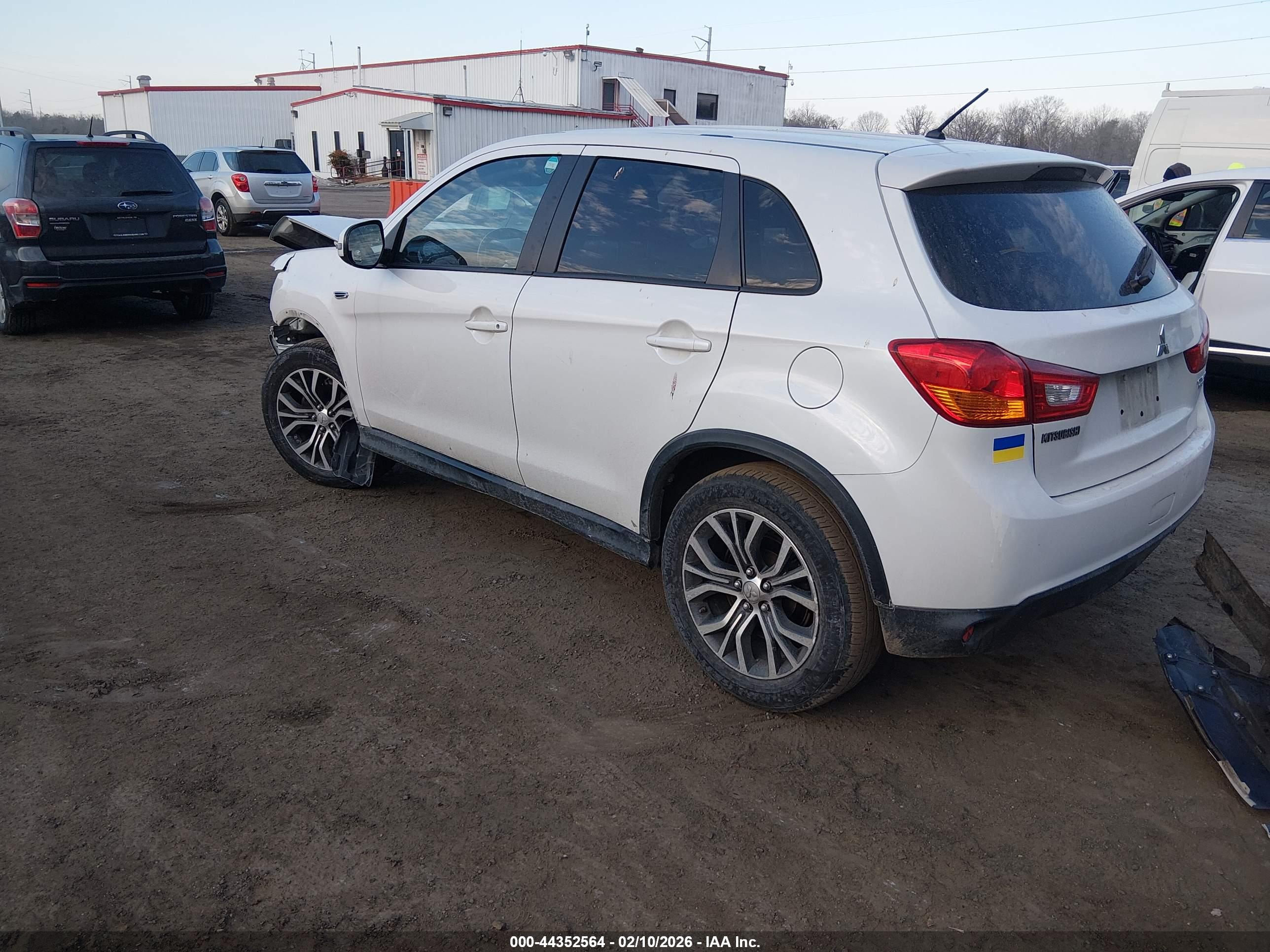 MITSUBISHI OUTLANDER image 3