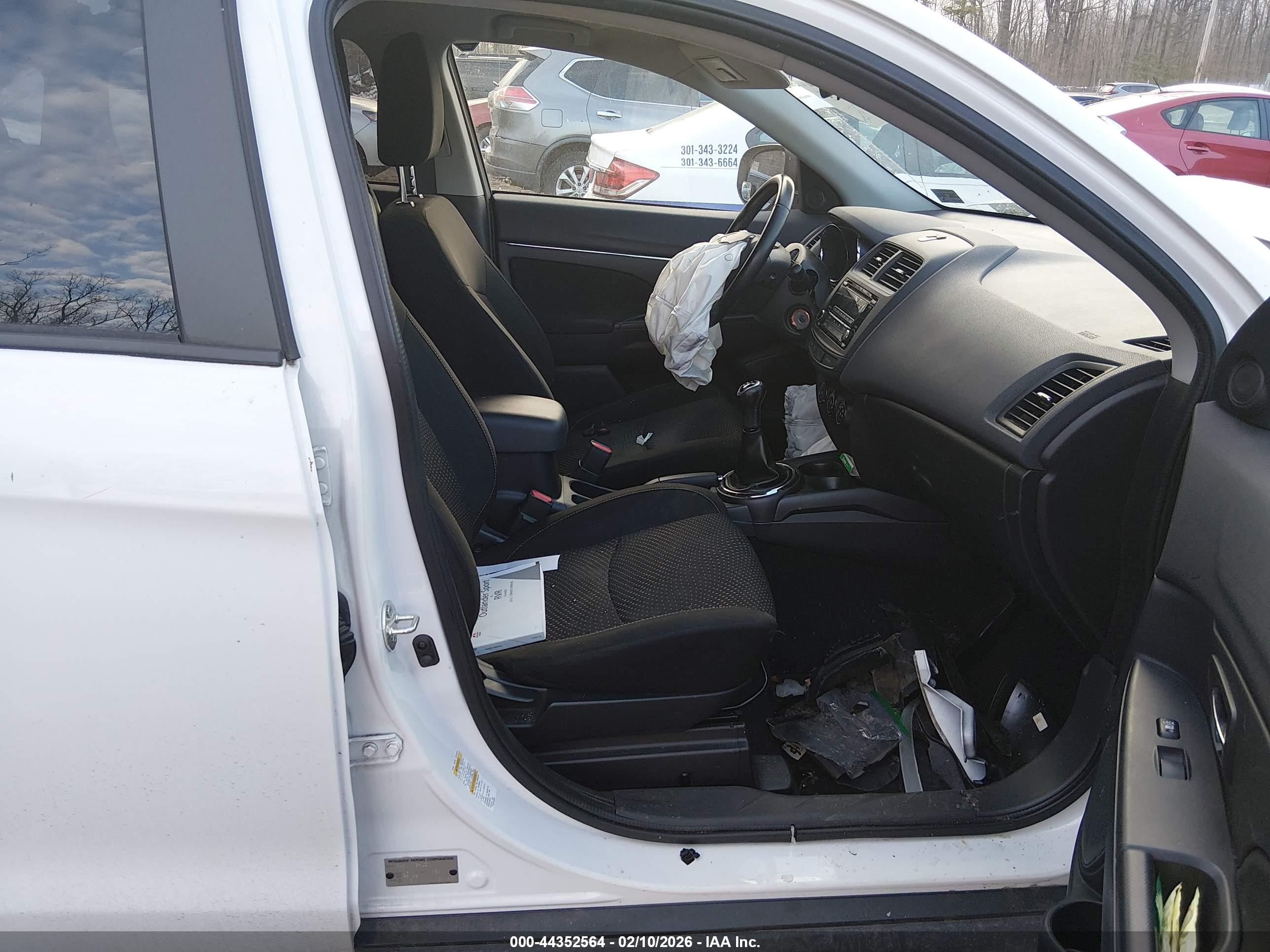 MITSUBISHI OUTLANDER image 5