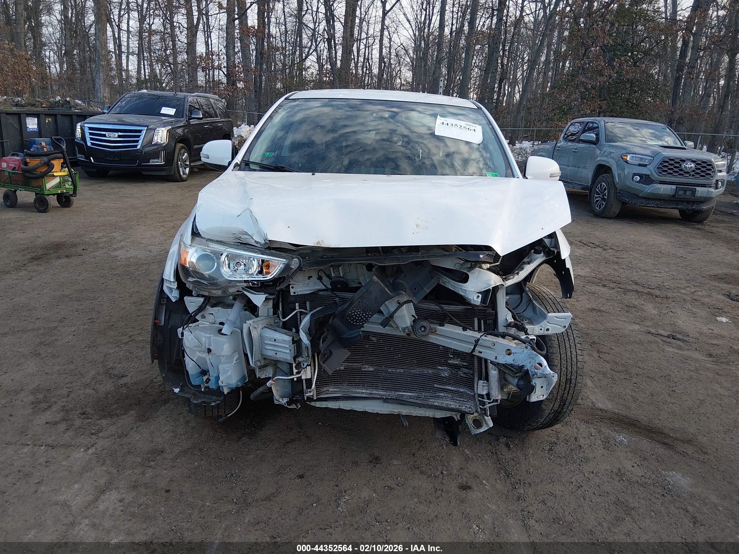 MITSUBISHI OUTLANDER image 6
