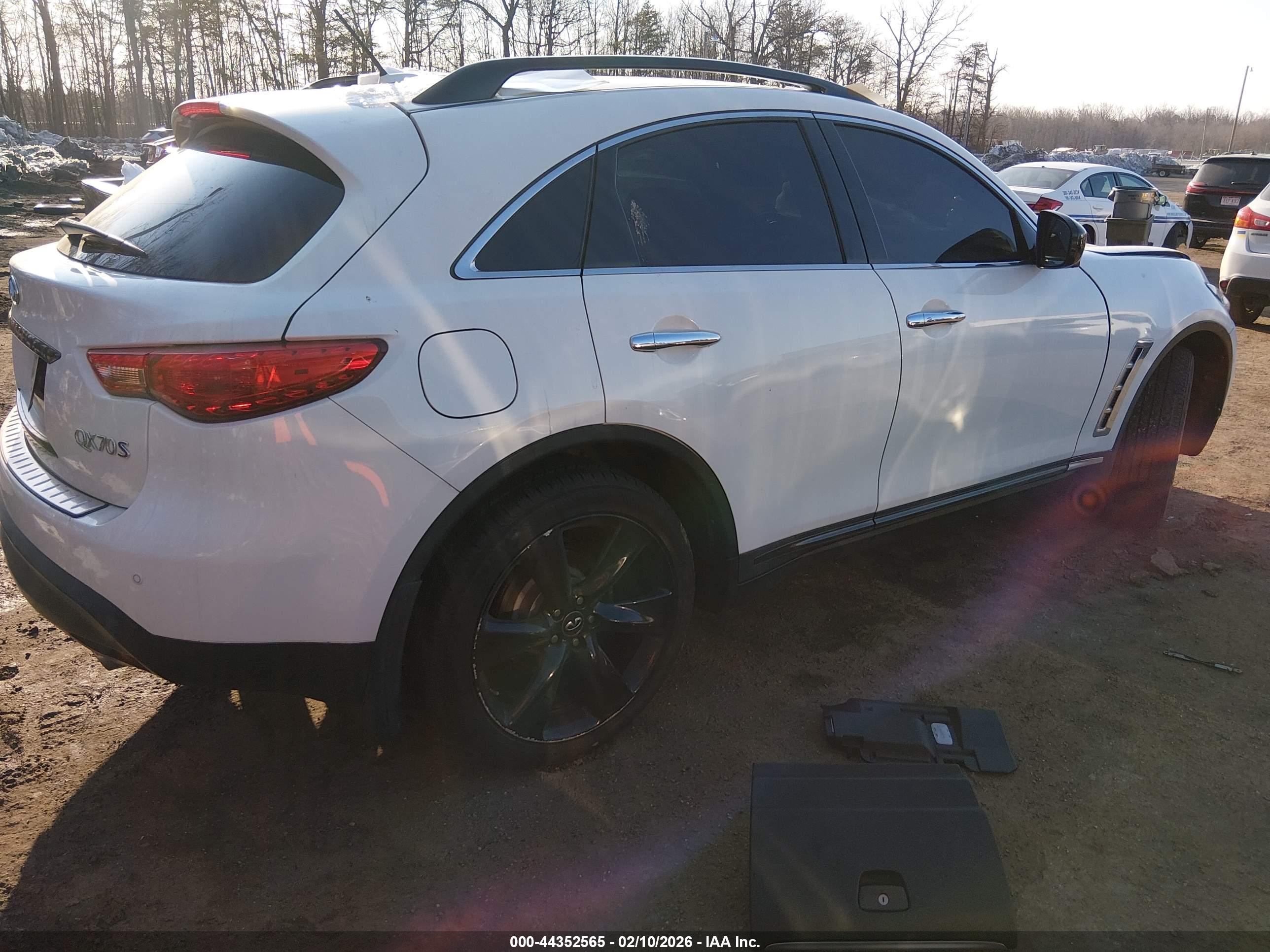 INFINITI QX70 image 4