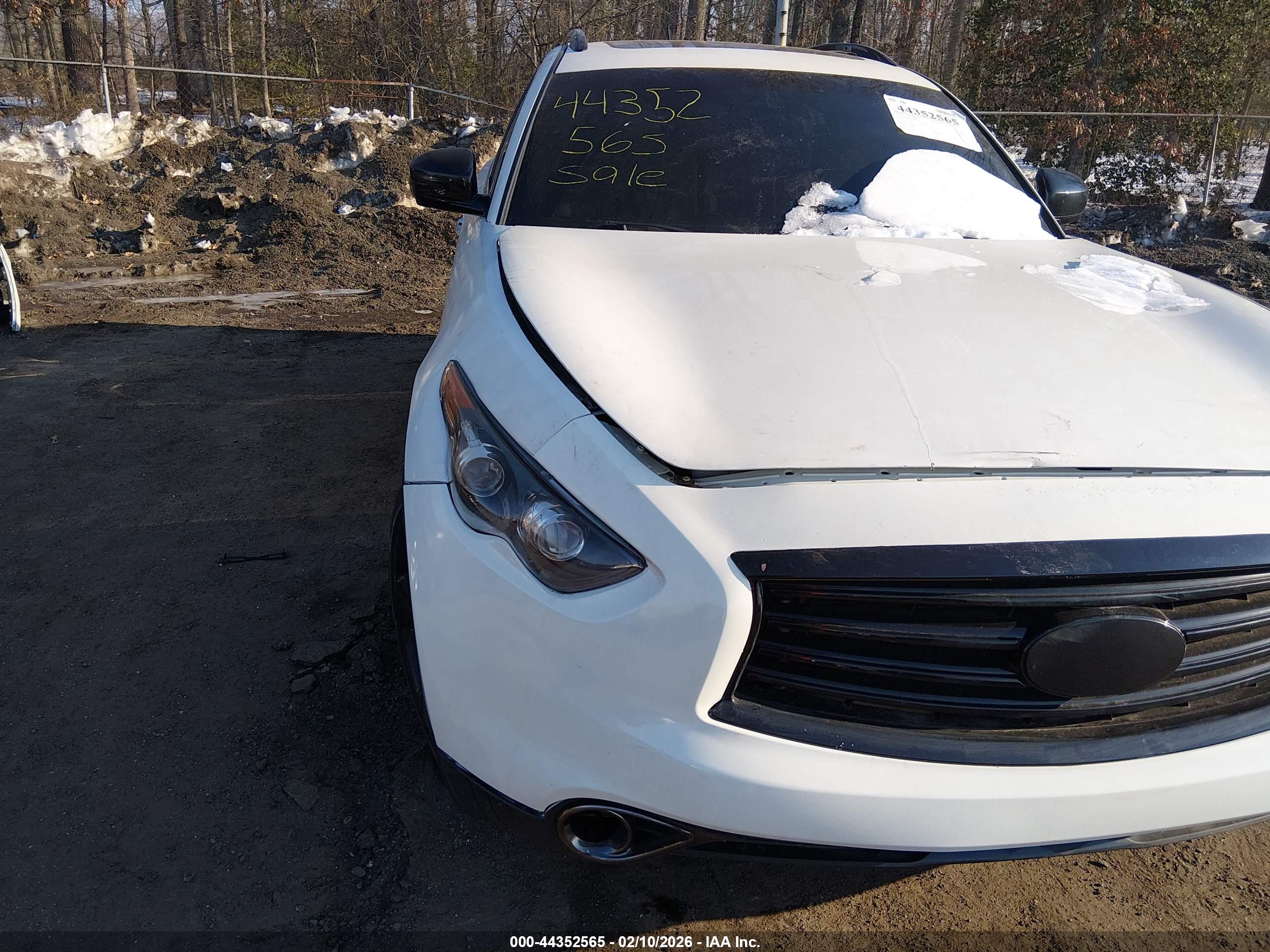 INFINITI QX70 image 6