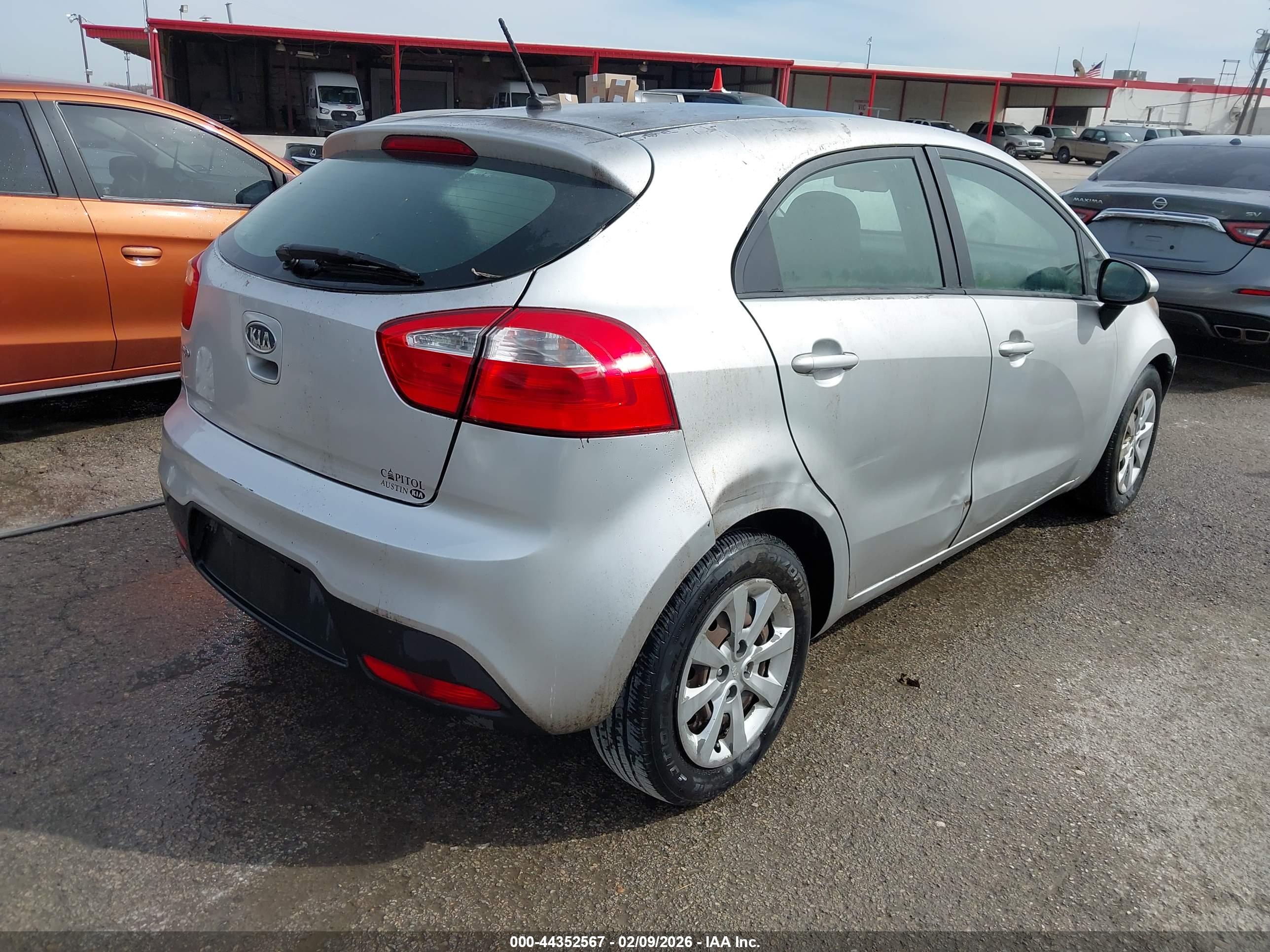 KIA RIO5 image 4
