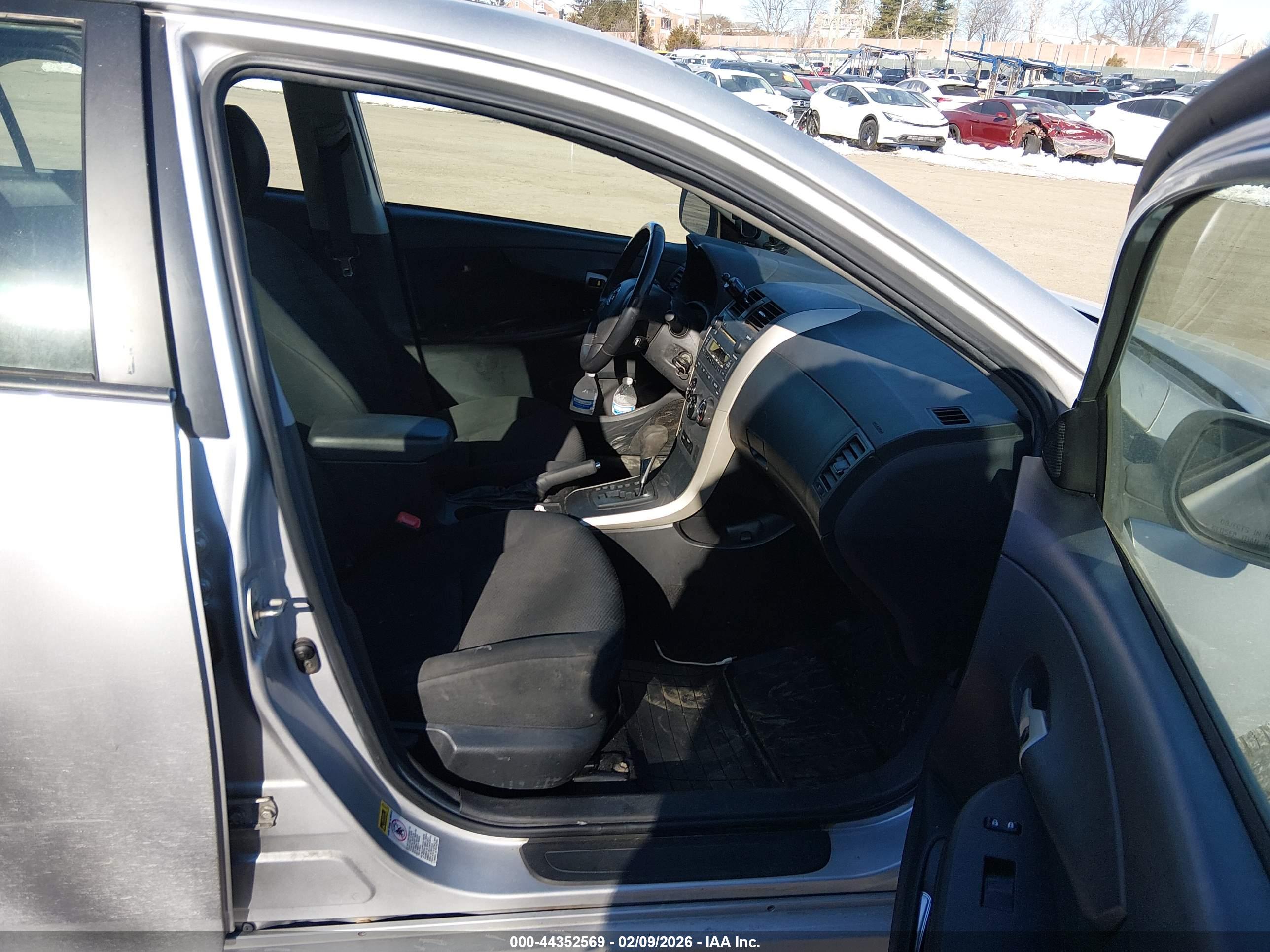 TOYOTA COROLLA image 5