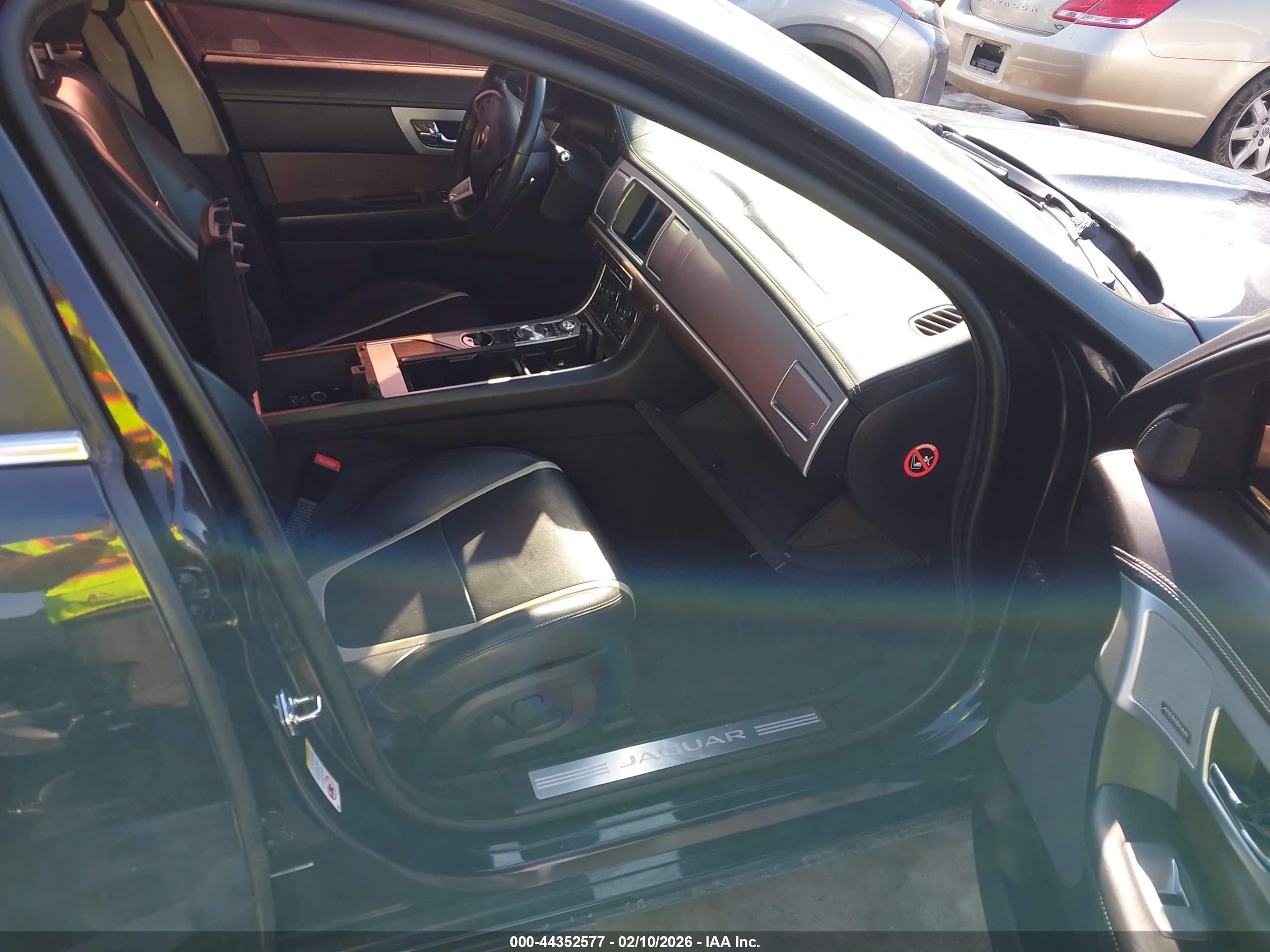 JAGUAR XF image 5