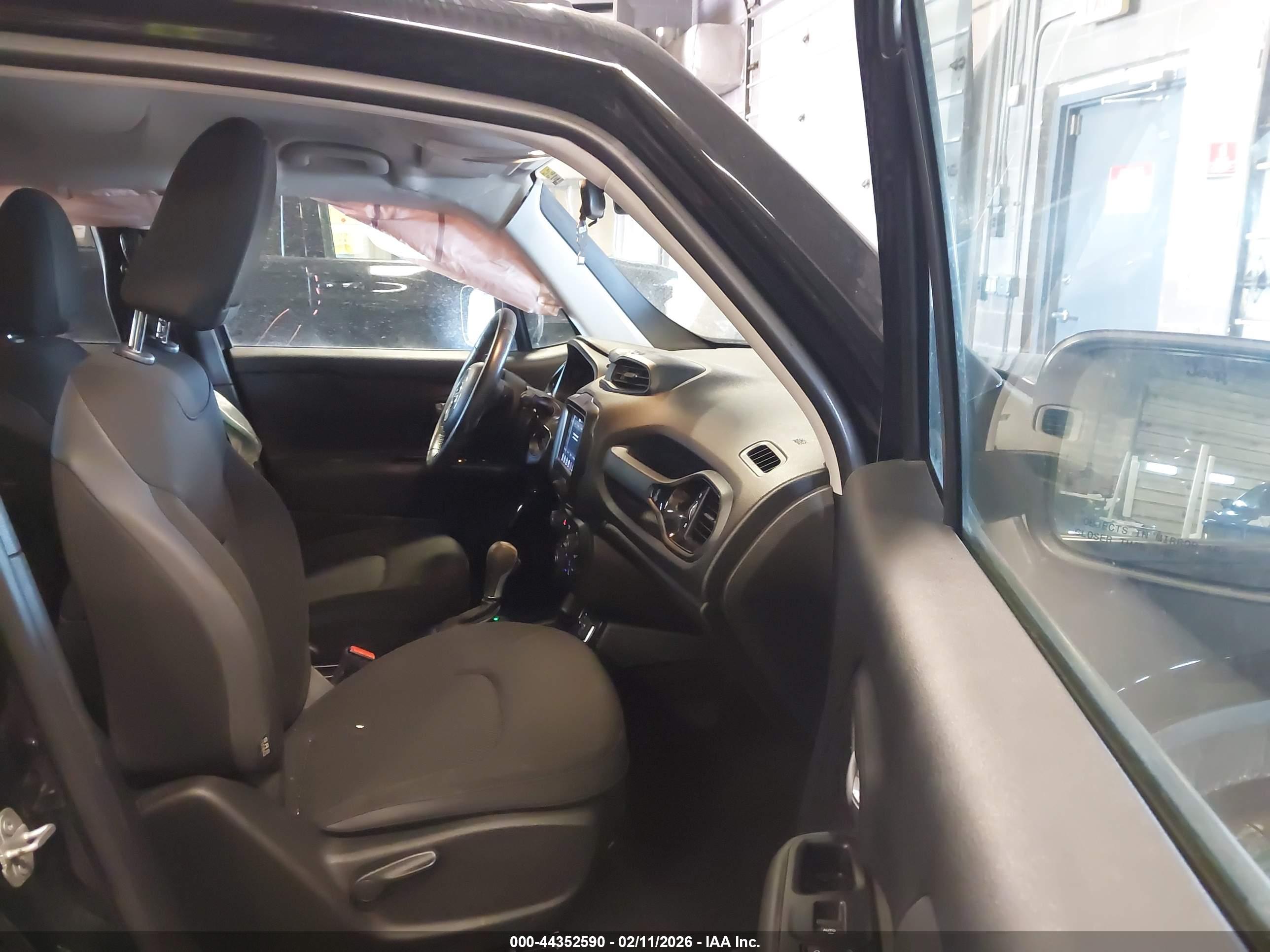 JEEP RENEGADE image 5