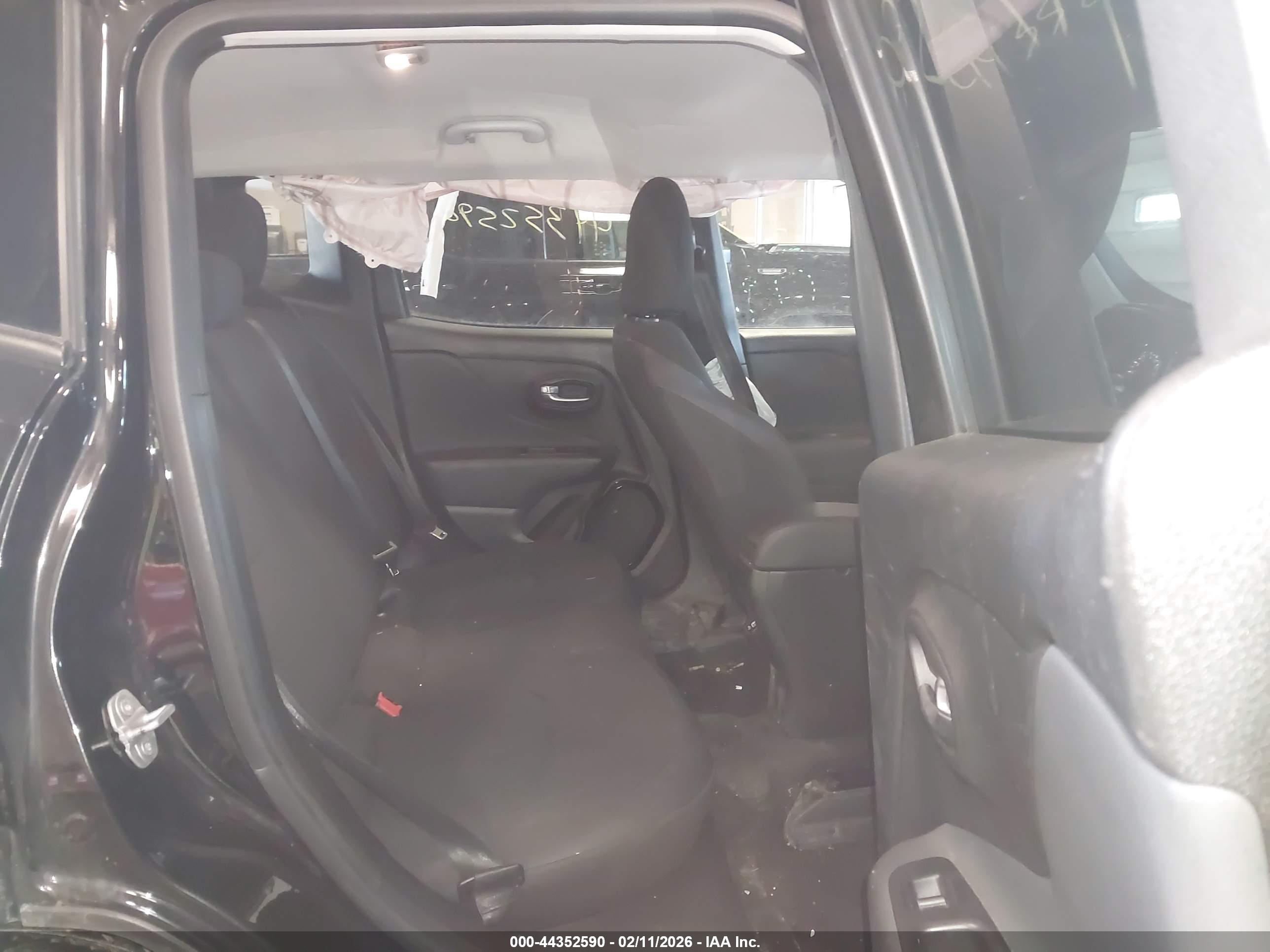 JEEP RENEGADE image 8