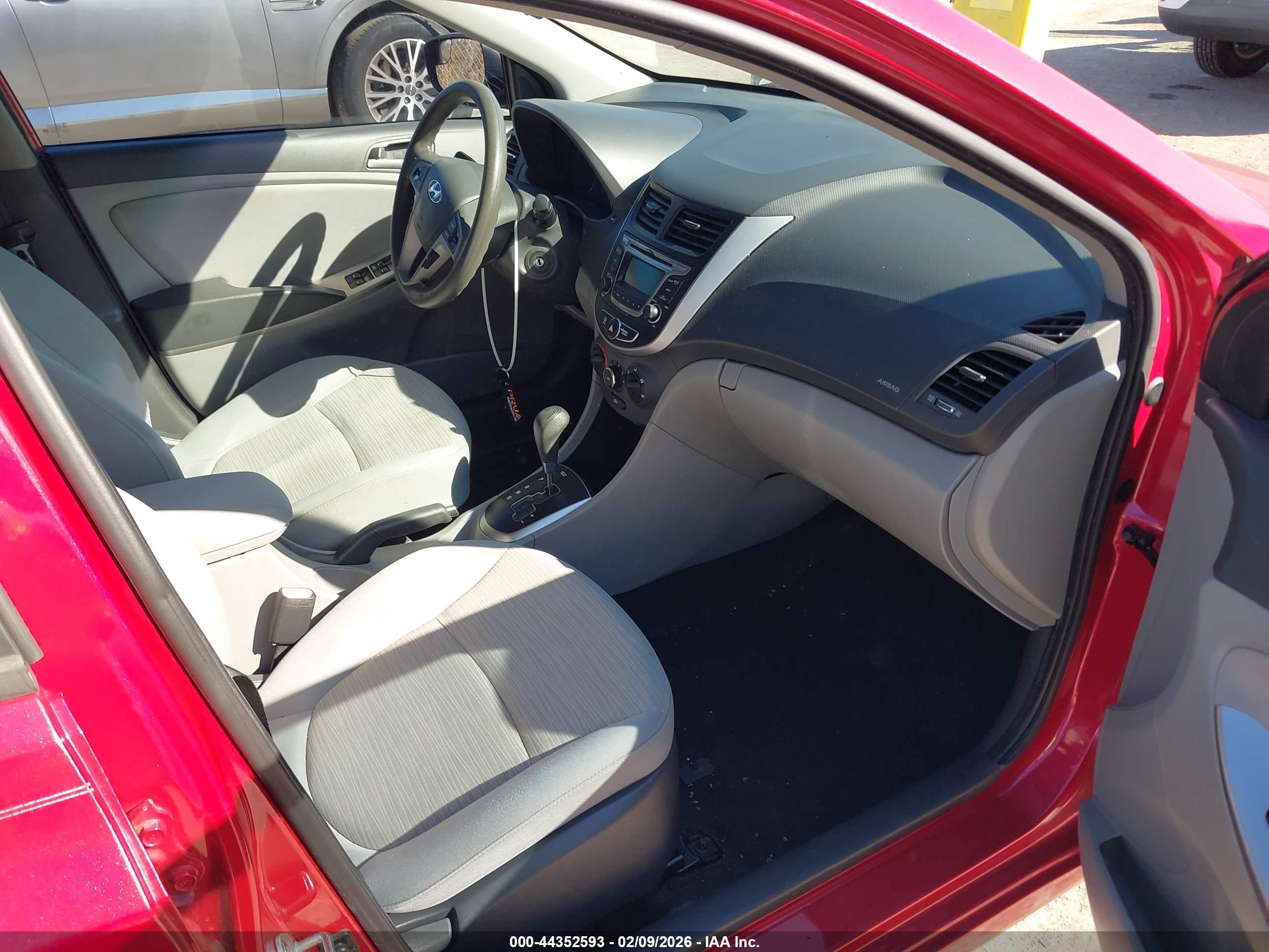 HYUNDAI ACCENT image 5