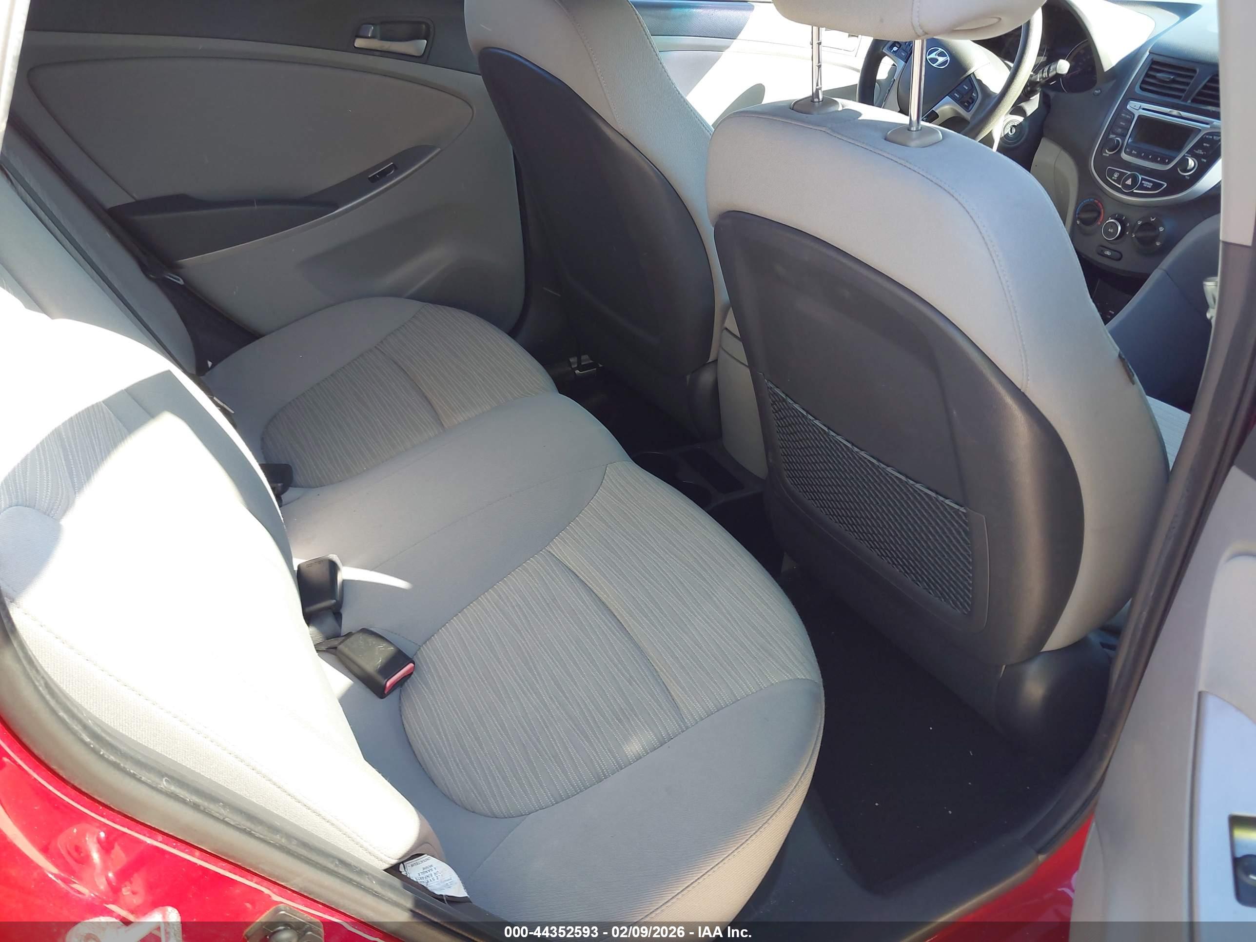 HYUNDAI ACCENT image 8