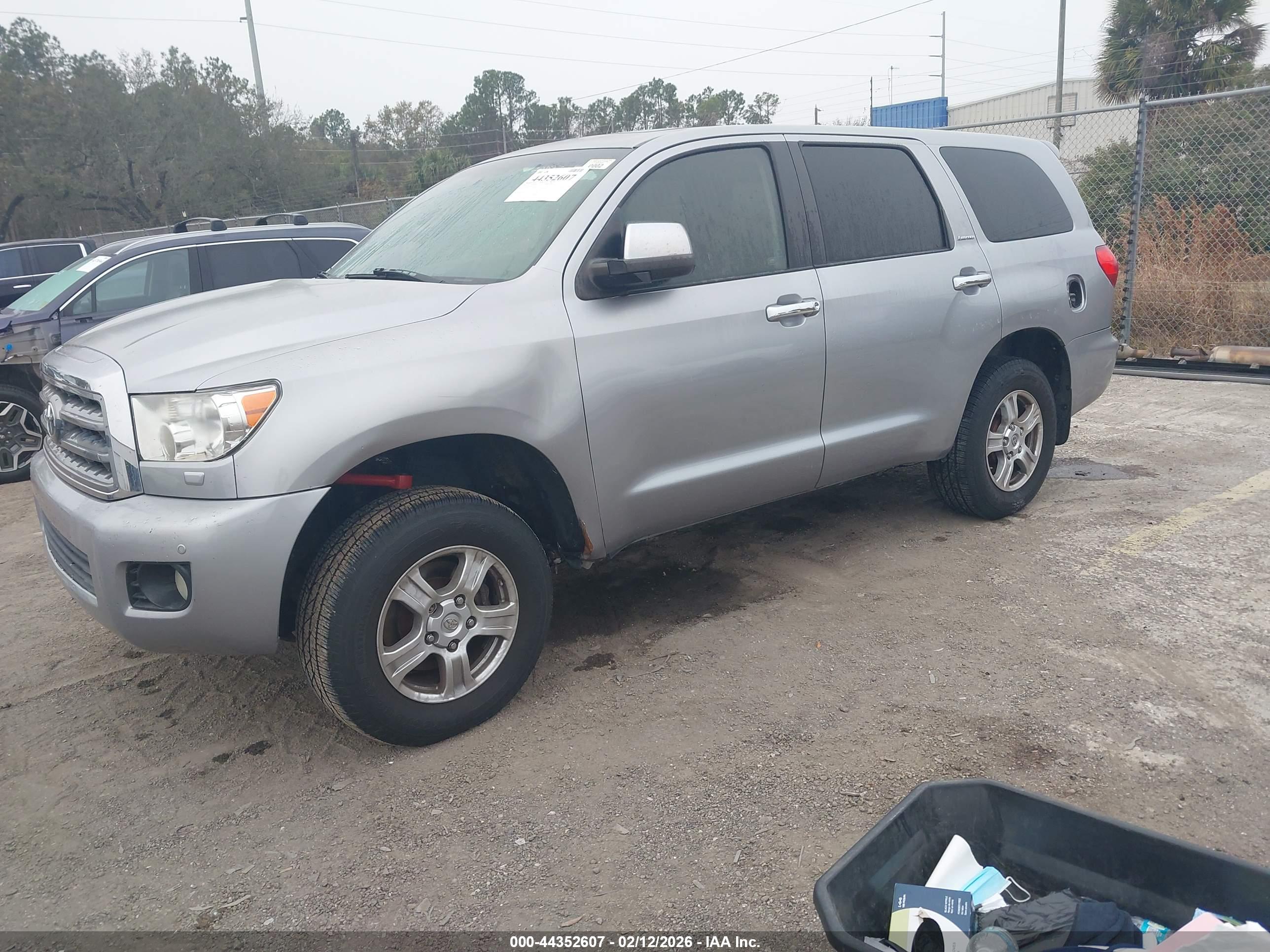 TOYOTA SEQUOIA image 2