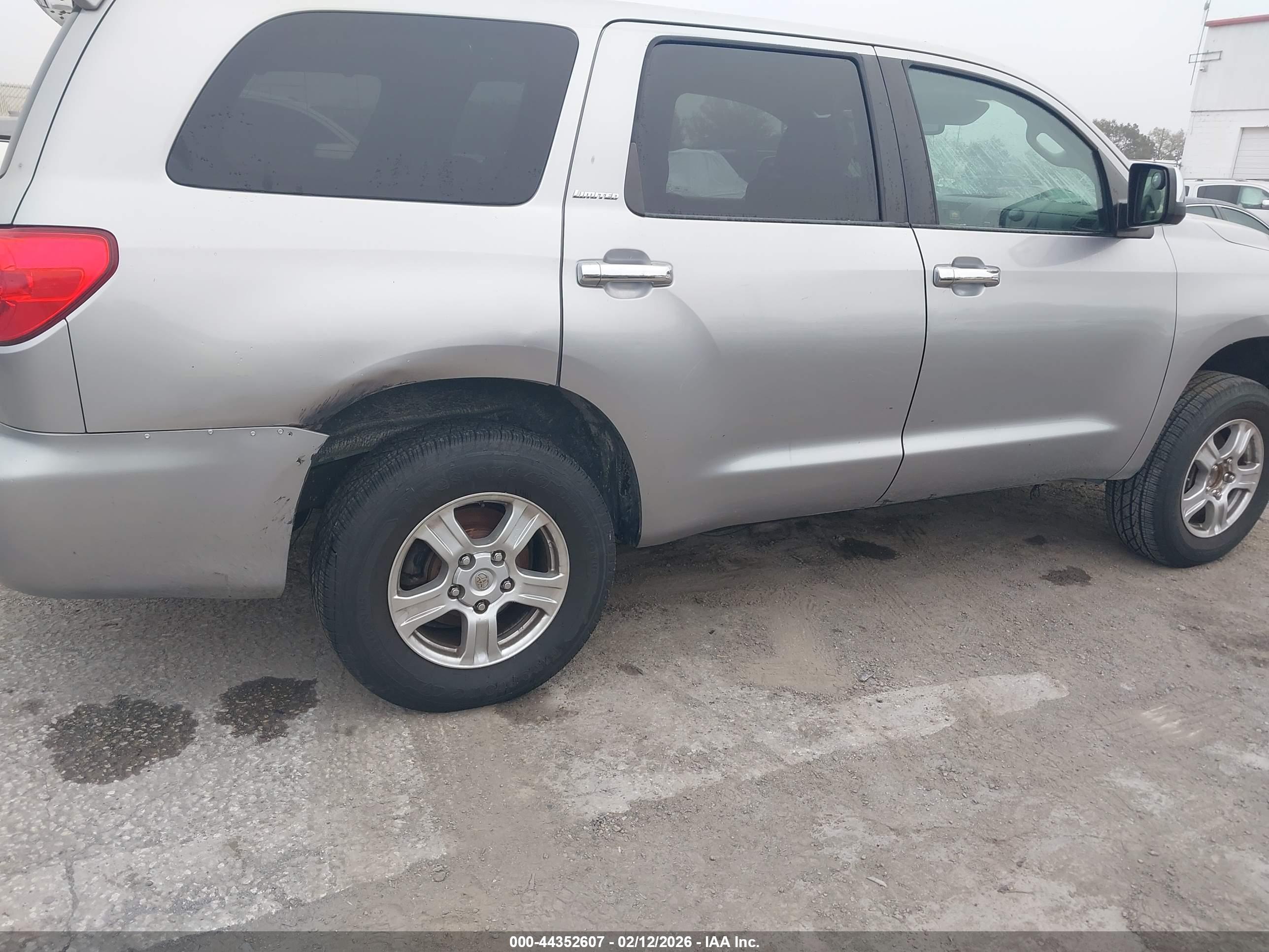 TOYOTA SEQUOIA image 6