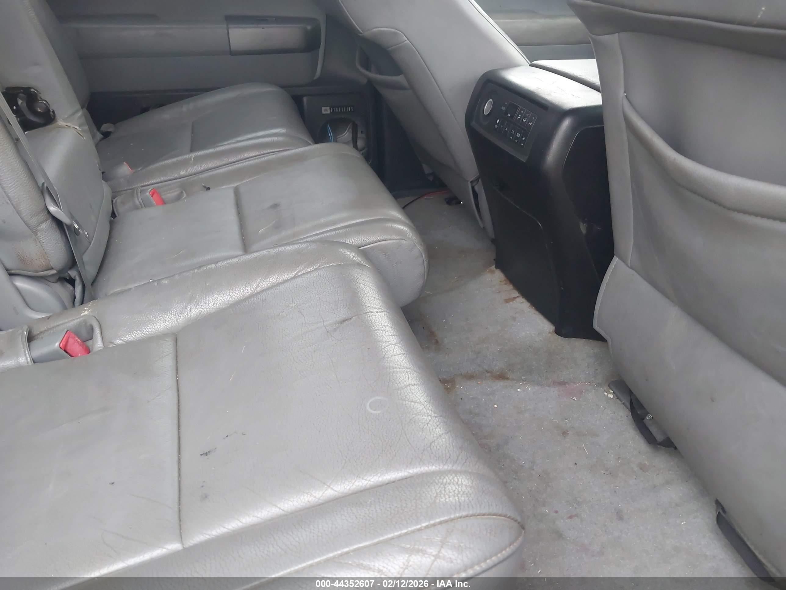 TOYOTA SEQUOIA image 8
