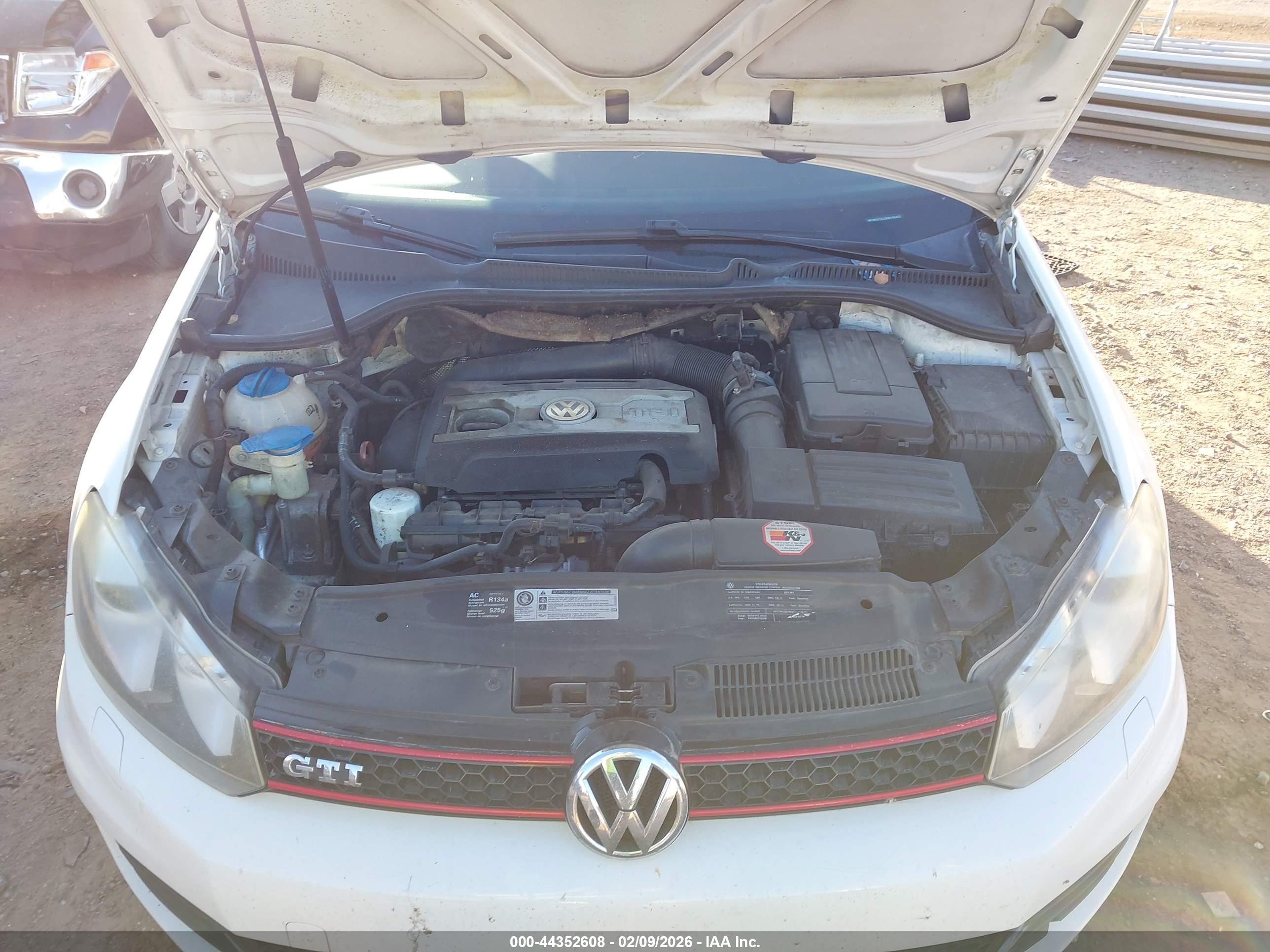 VOLKSWAGEN GTI image 10