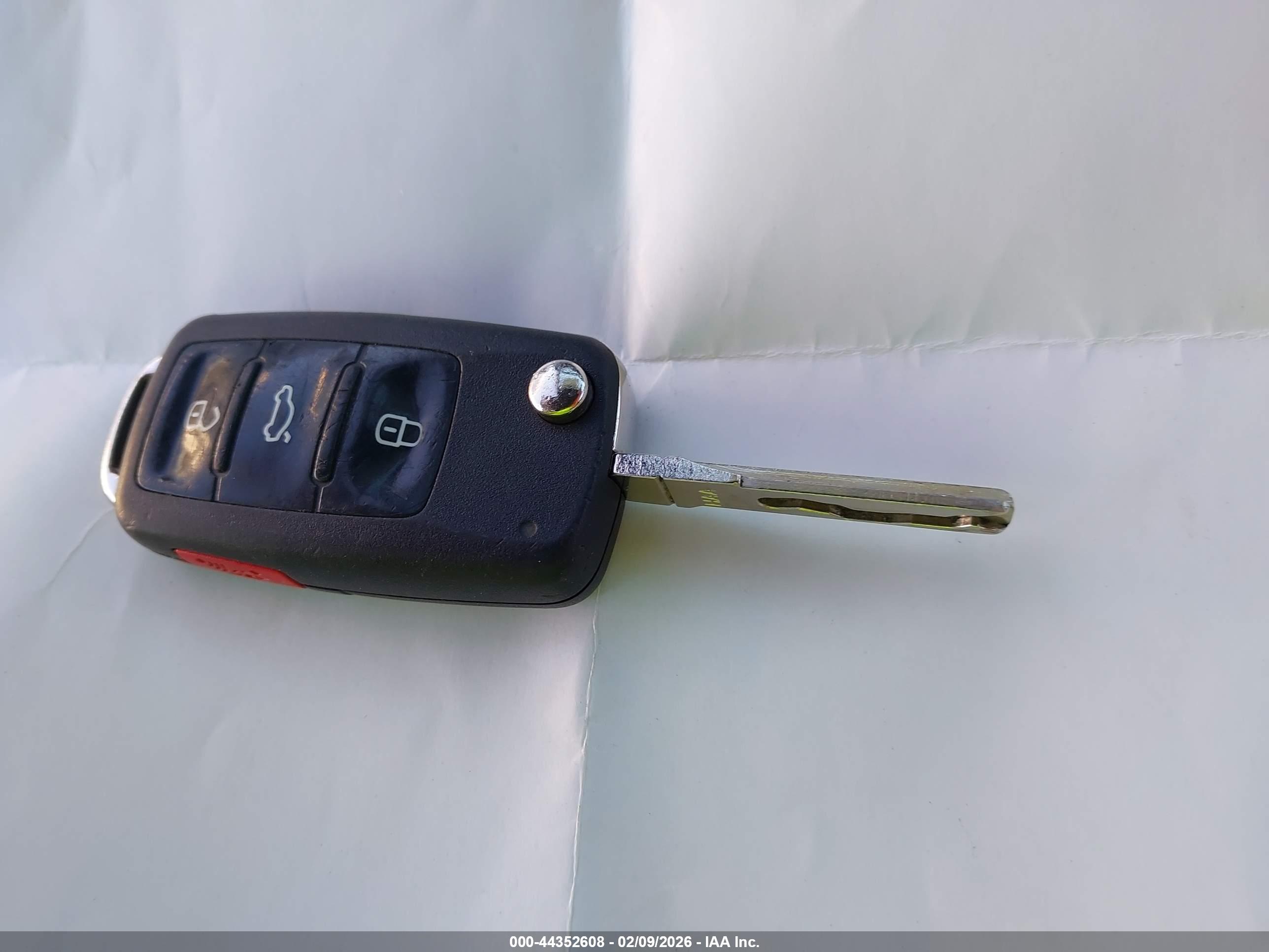 VOLKSWAGEN GTI image 11